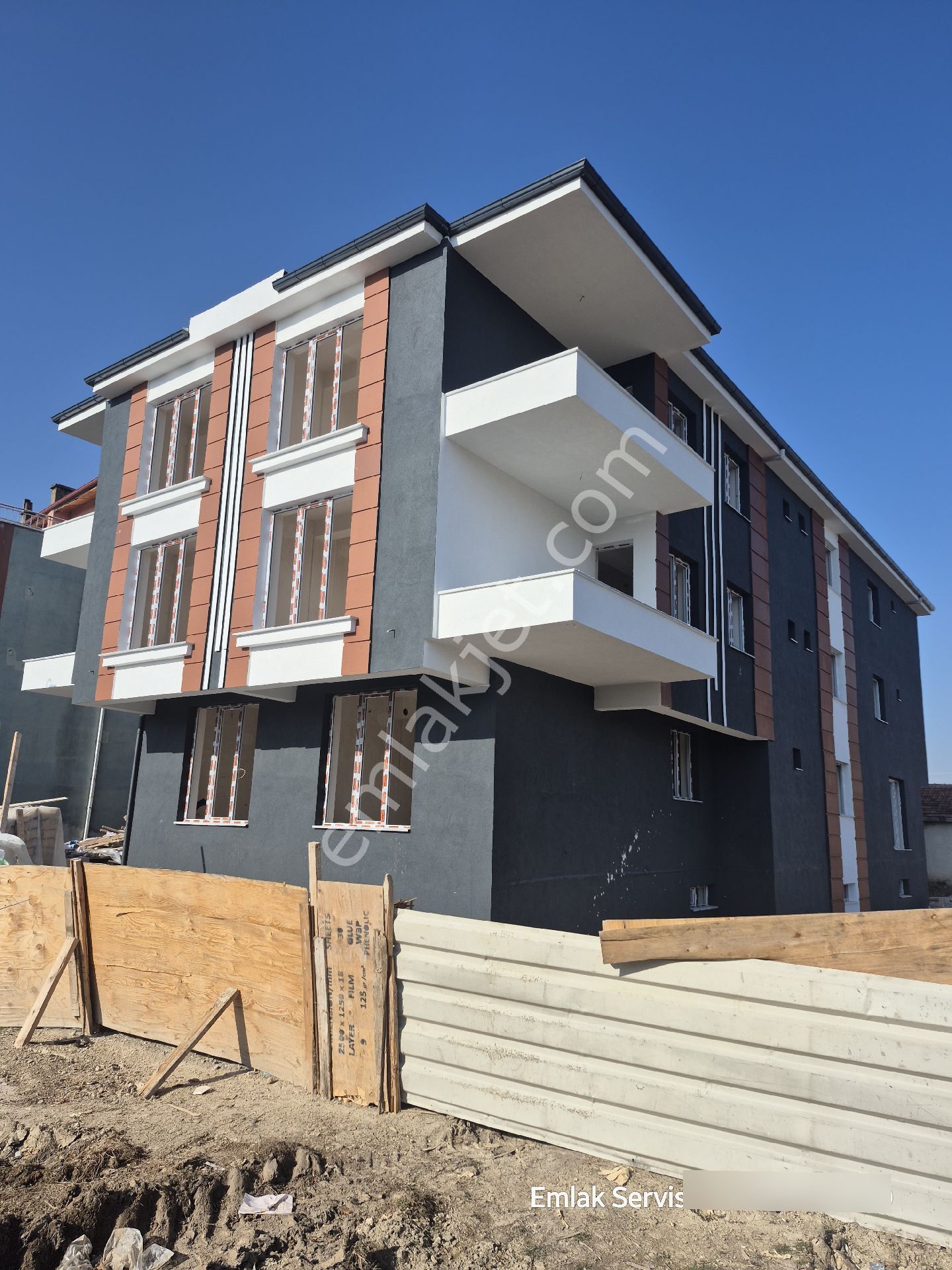 Temellı Merkezde Asansörlü Ön Cephe 2+1 - Görsel 10