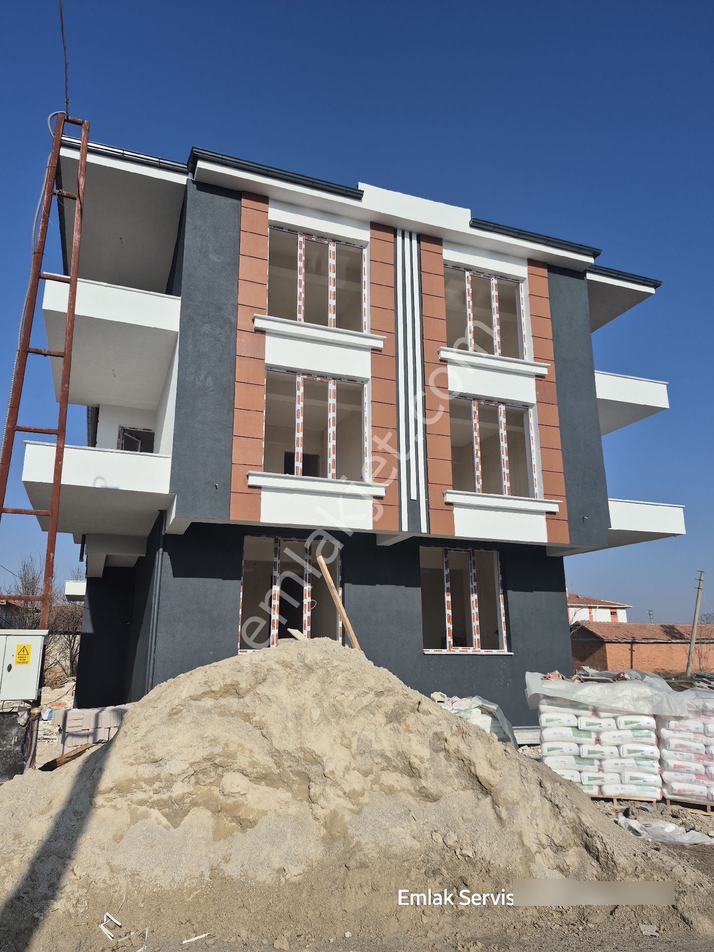 Temellı Merkezde Asansörlü Ön Cephe 2+1 - Görsel 11
