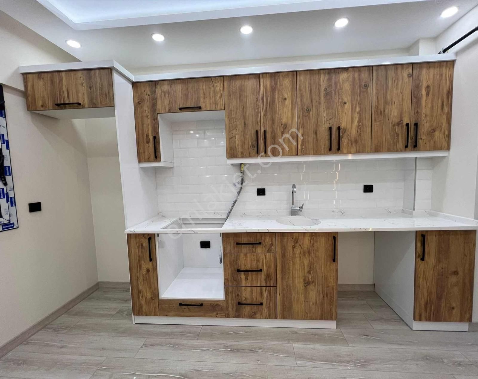 Akalın'dan 1+1 Asansör Doğalgaz Otopark İnönü Cad. Metro Yakını - Görsel 25