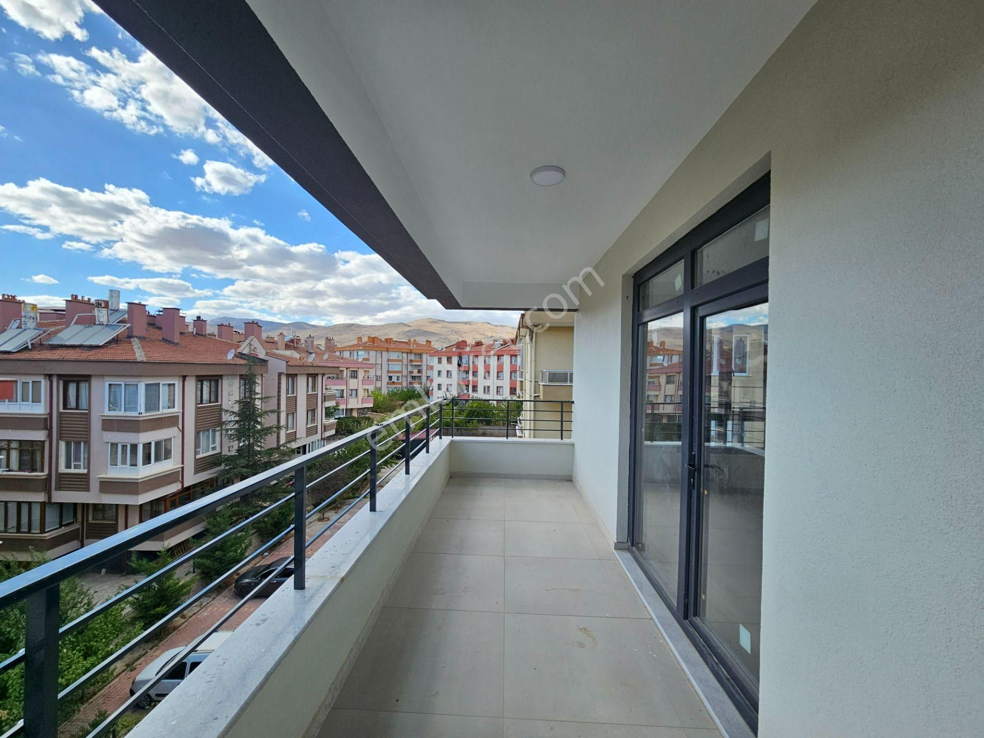 Ahmet Yesevi Caddesi Ve Beyhekim Caddesi Yakını Ultra Lüx Site İçerisinde Satılık 3+1 Daireler - Görsel 22