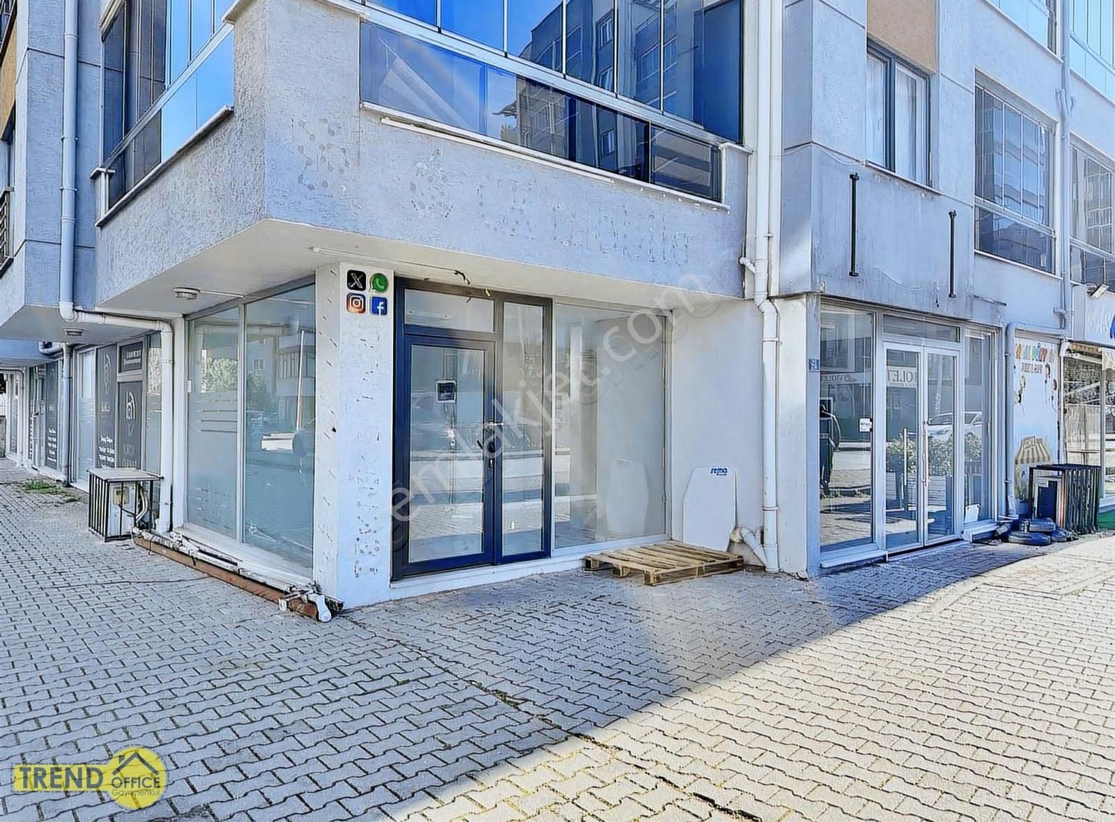 Kiralık Cadde Üzeri Köşe Dükkan - Görsel 3