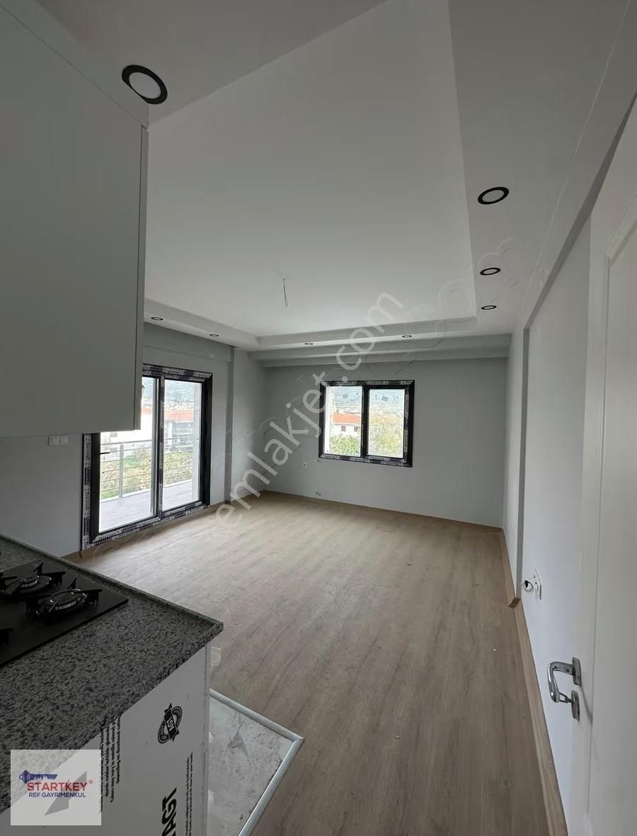 Yeni Foça Havuzlu Sitede Kiralık 1+1 Daire - Görsel 18