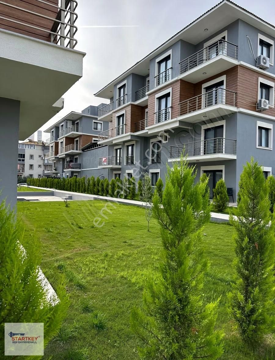 Yeni Foça Havuzlu Sitede Kiralık 1+1 Daire