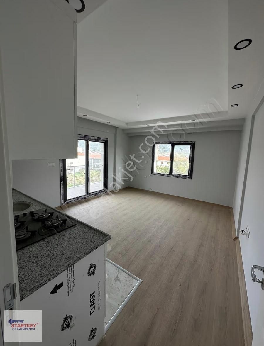 Yeni Foça Havuzlu Sitede Kiralık 1+1 Daire - Görsel 3