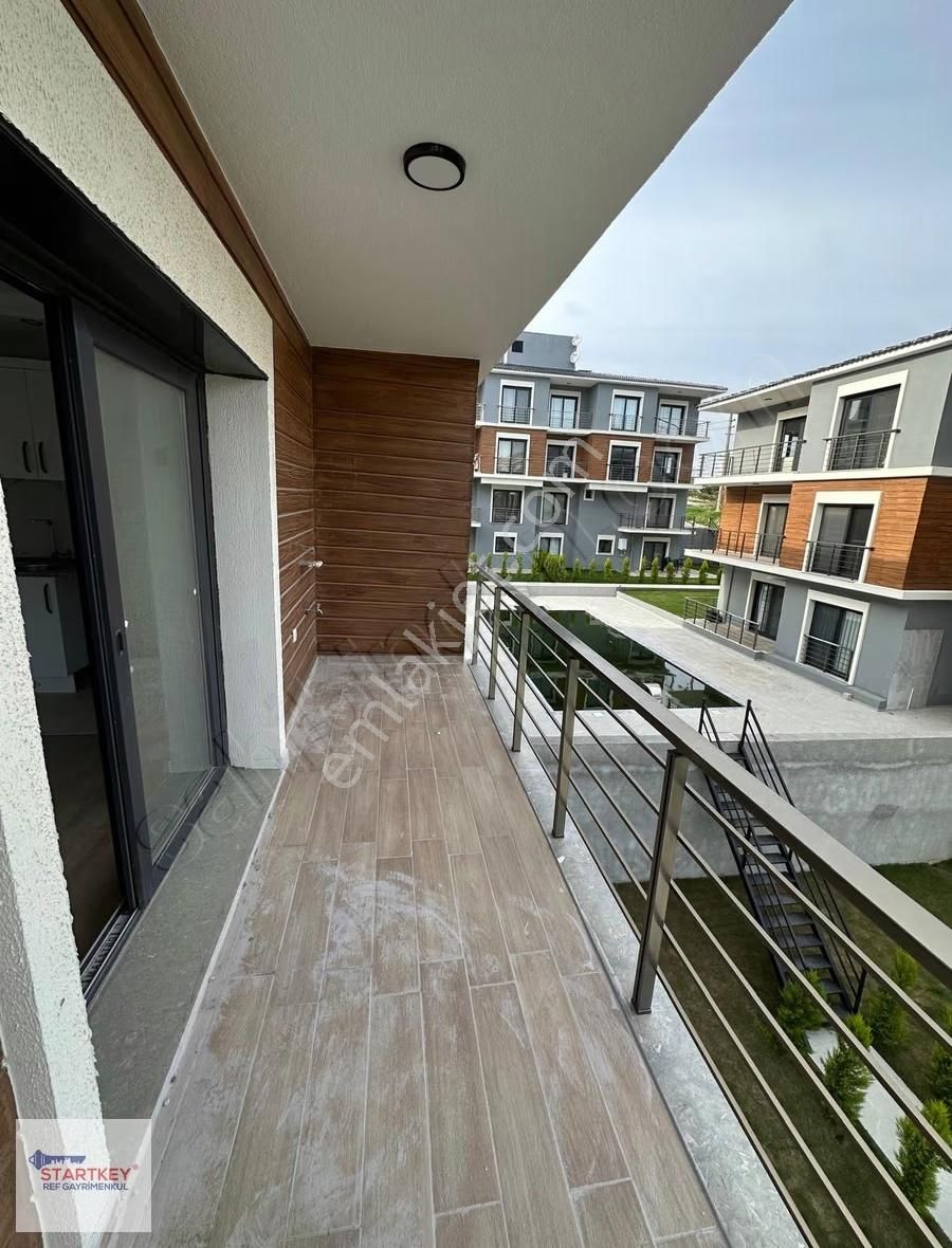 Yeni Foça Havuzlu Sitede Kiralık 1+1 Daire - Görsel 14