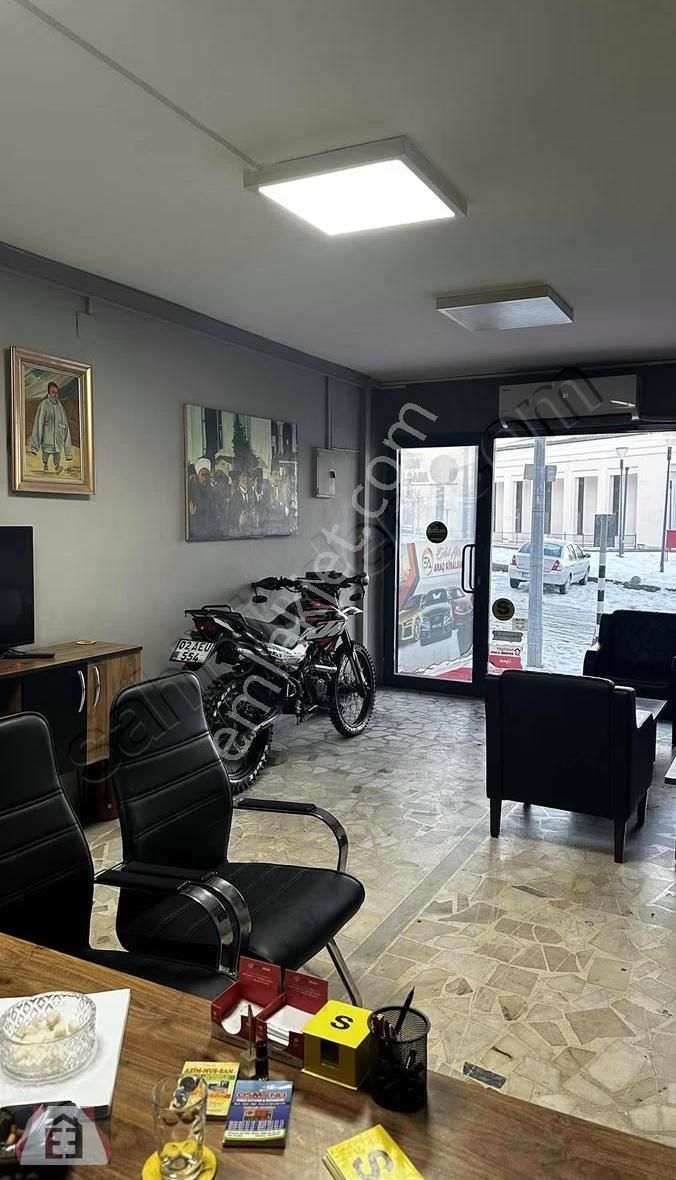 Valiliğin Ve Millet Bahçesinin Karşısında 82 Metrekare İş Yeri