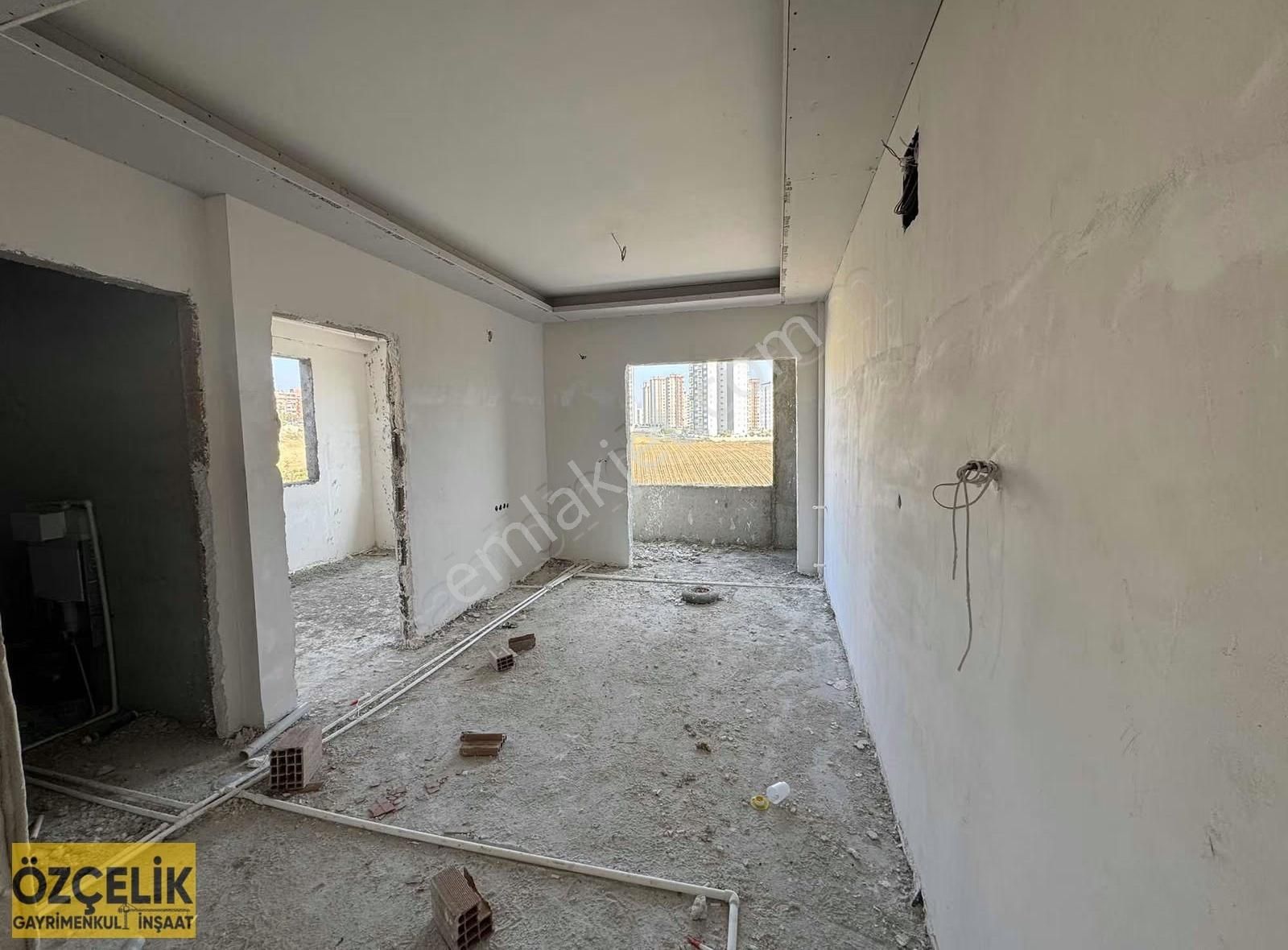 ** Çarkıpare ** Mahallesinde Erguvan Caddesine 2 İnci Parsel