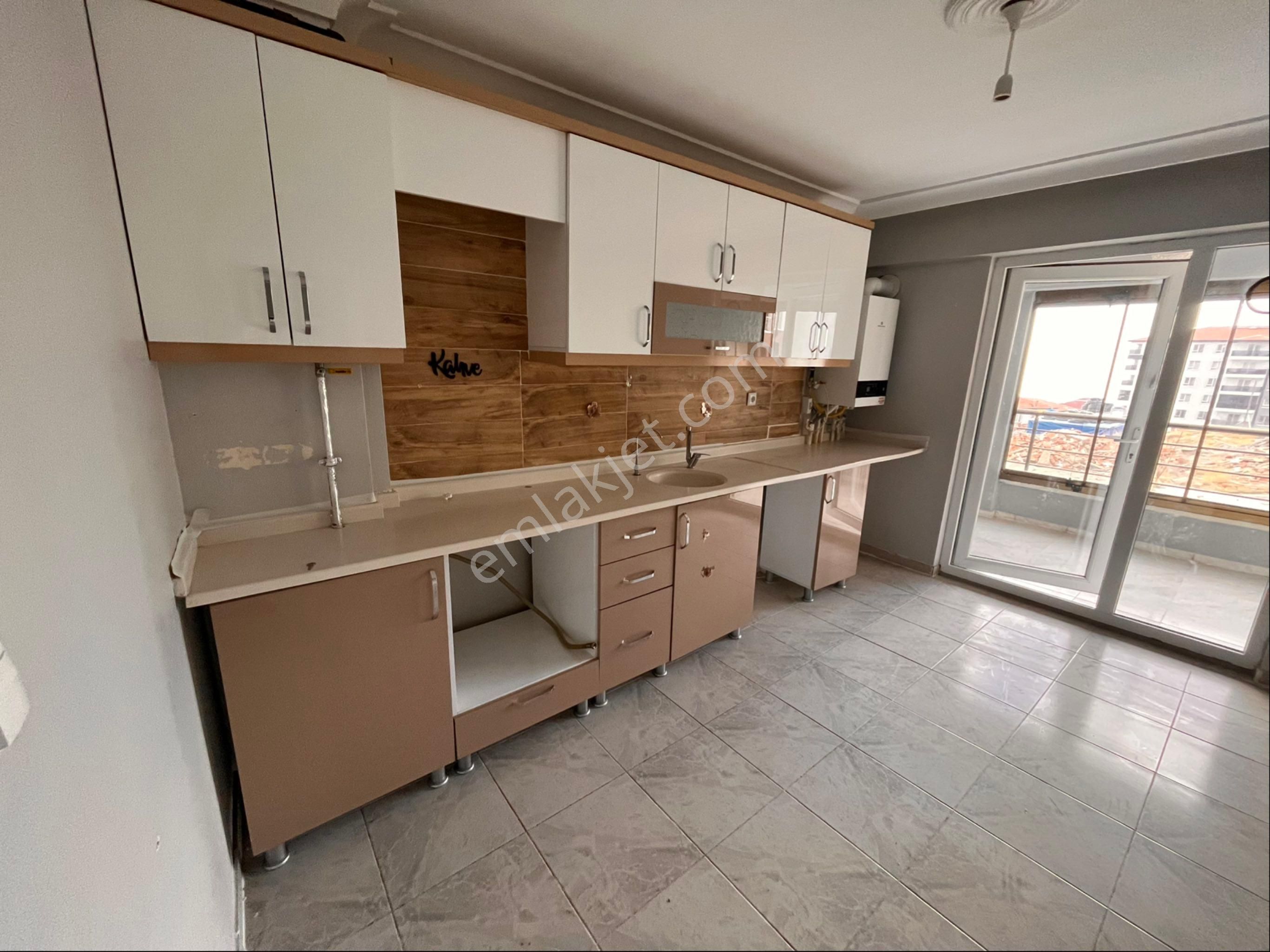 Feridun Çelik’te 3+1 Asansörlü Yeni Bina