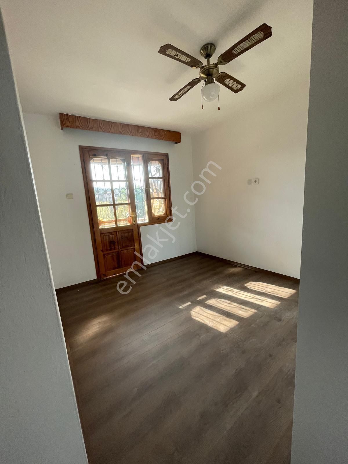 Seferihisar Ürkmez Deniz Tarafında Satılık Geniş Bahçeli 3 + 1 Dubleks Yazlık - Görsel 11