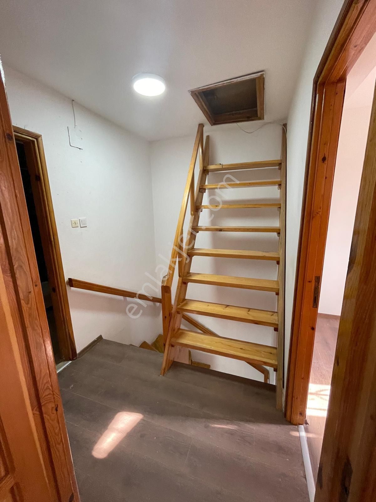 Seferihisar Ürkmez Deniz Tarafında Satılık Geniş Bahçeli 3 + 1 Dubleks Yazlık - Görsel 13