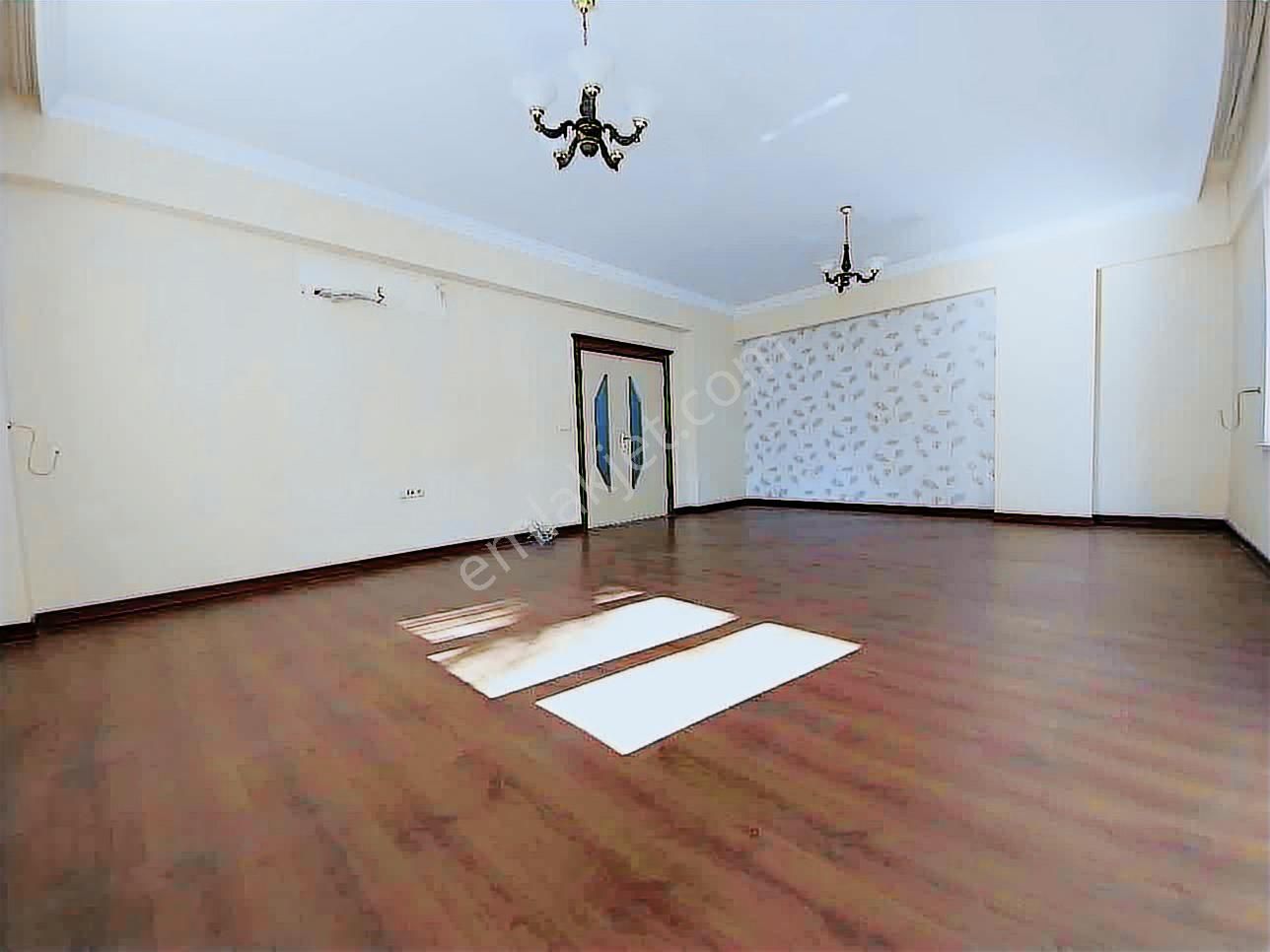 Meydan Kavağında Site İçerisinde Güvenlikli Havuzlu Geniş 3+1 - Görsel 8