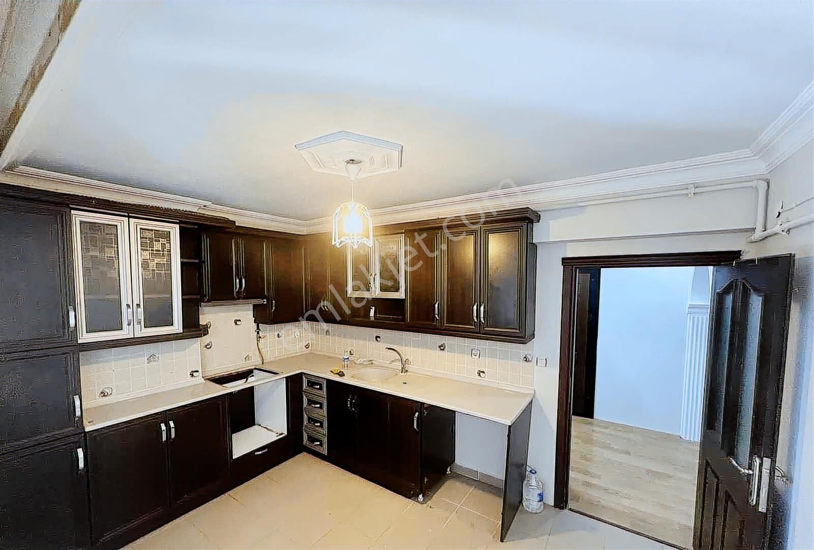 Esradan Fırsat Lozan Cd 3+1 Geniş 140 Net Ön Cephe Daire