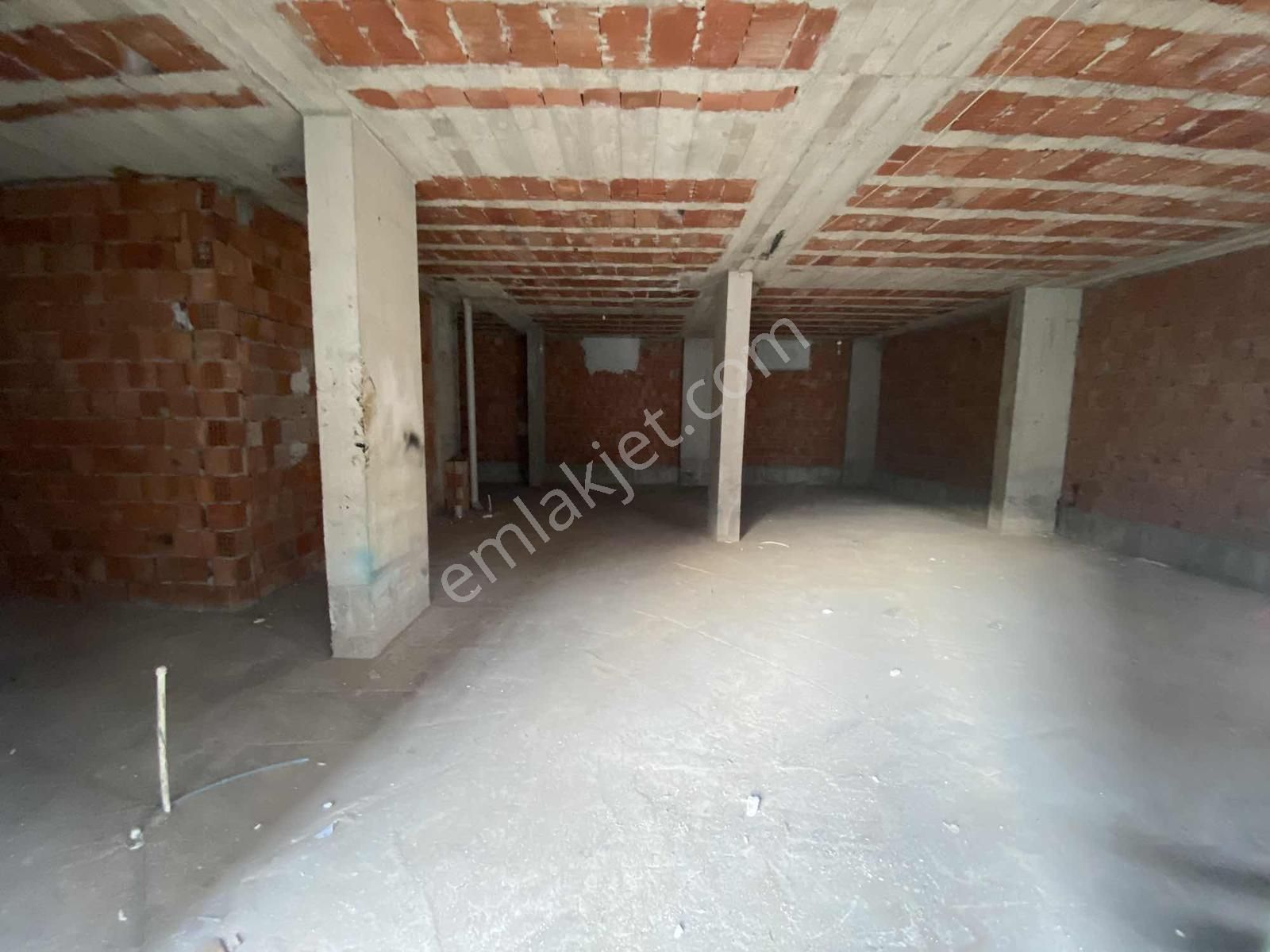 Kiralık Depo Merkezde Büyük Araç Yük Boşatma İçin Uygun Güzergah - Görsel 4