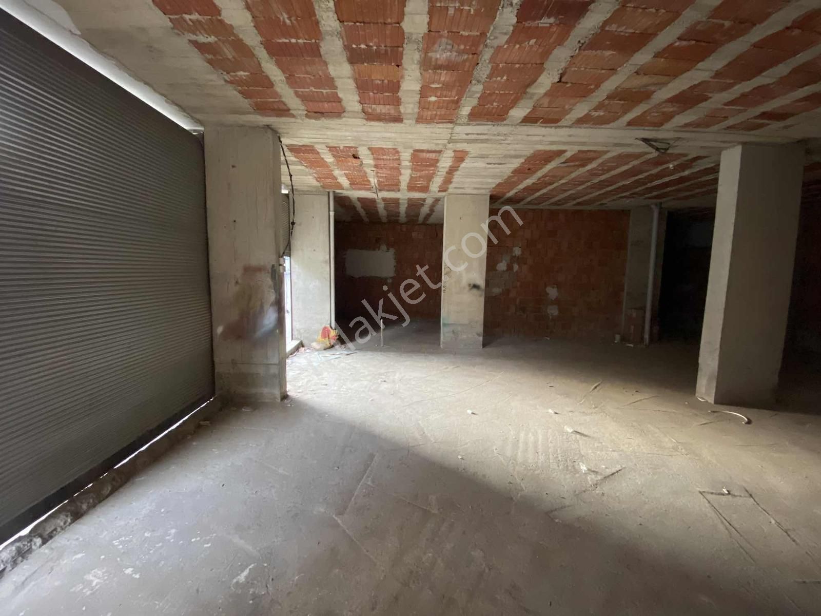 Kiralık Depo Merkezde Büyük Araç Yük Boşatma İçin Uygun Güzergah - Görsel 7