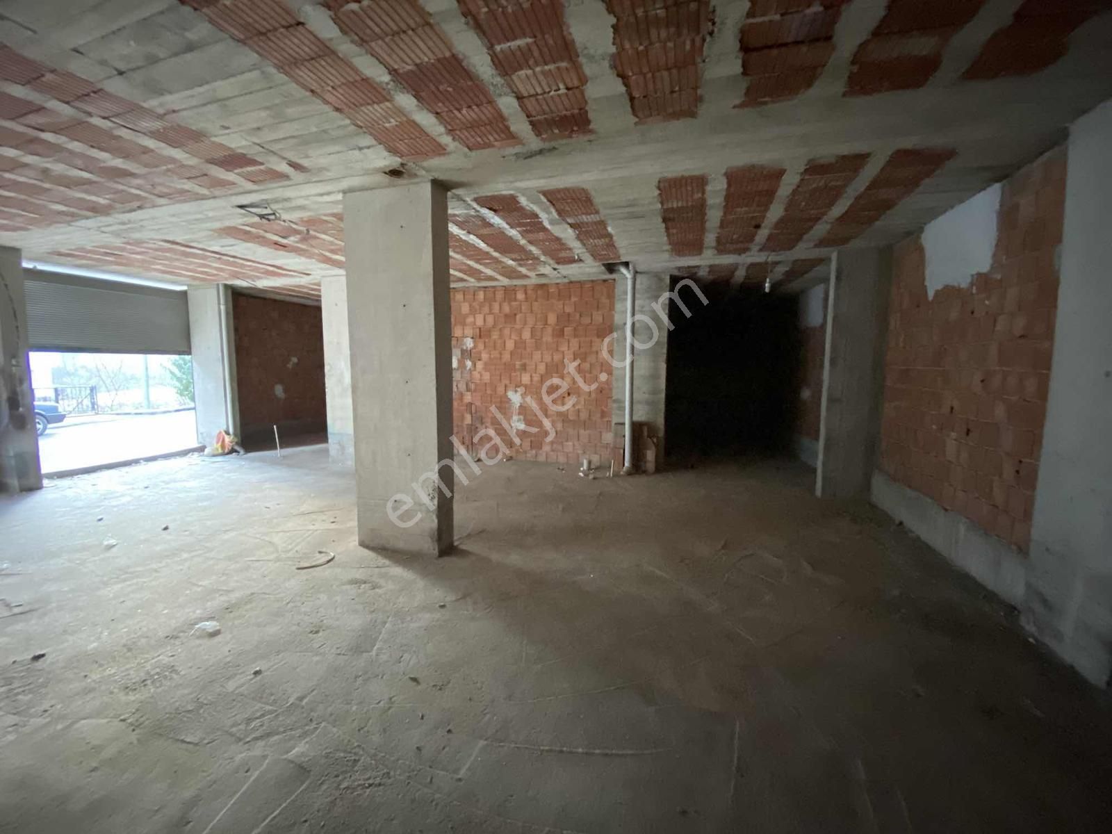 Kiralık Depo Merkezde Büyük Araç Yük Boşatma İçin Uygun Güzergah - Görsel 3