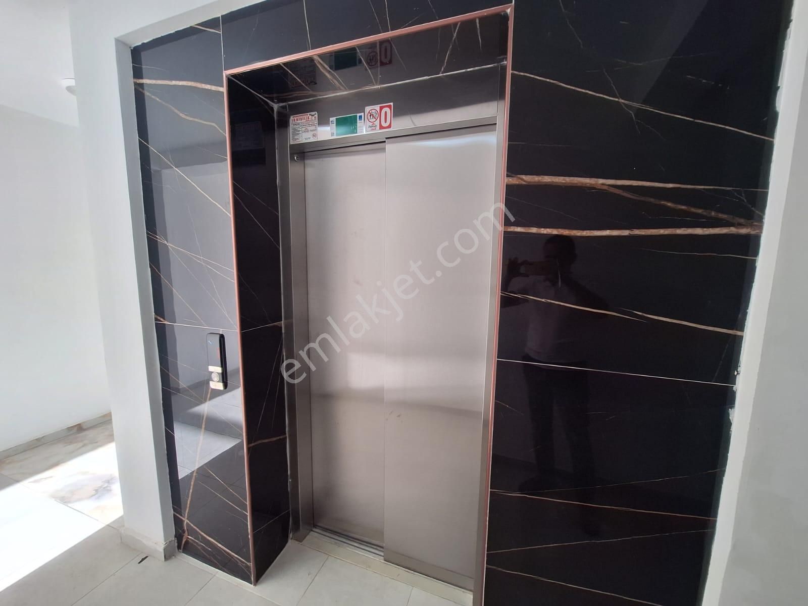 Kuşadası Eşin Vadi'de Yüksek Giriş Doğa Ve Havuz Manzaralı 2+1 - Görsel 17