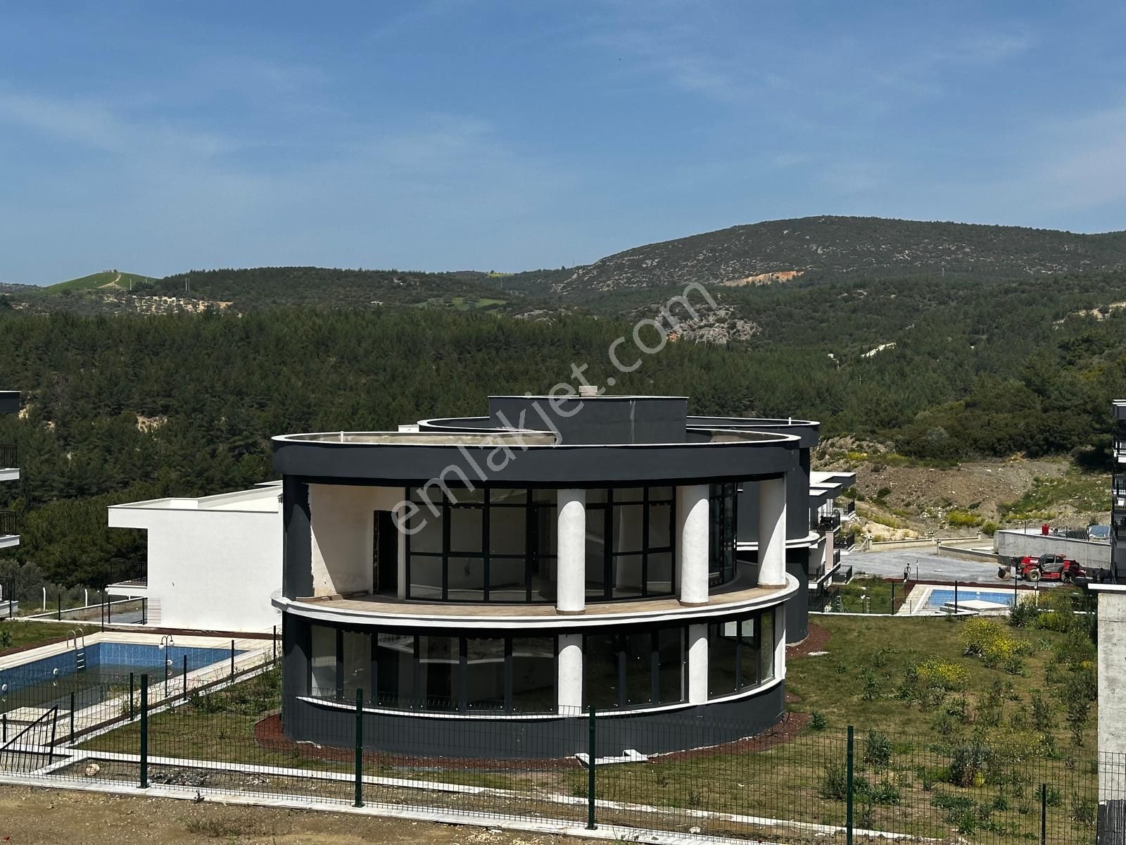 Kuşadası Eşin Vadi'de Yüksek Giriş Doğa Ve Havuz Manzaralı 2+1 - Görsel 11