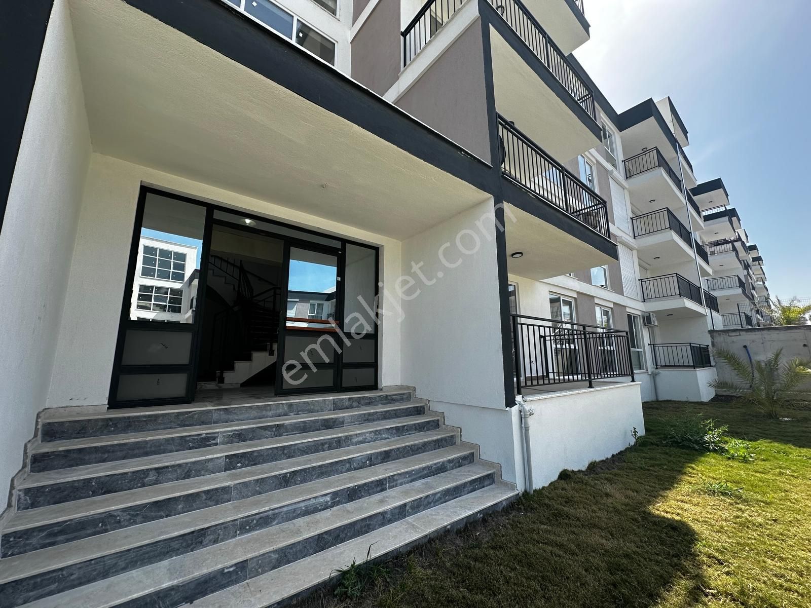 Kuşadası Eşin Vadi'de Yüksek Giriş Doğa Ve Havuz Manzaralı 2+1 - Görsel 12