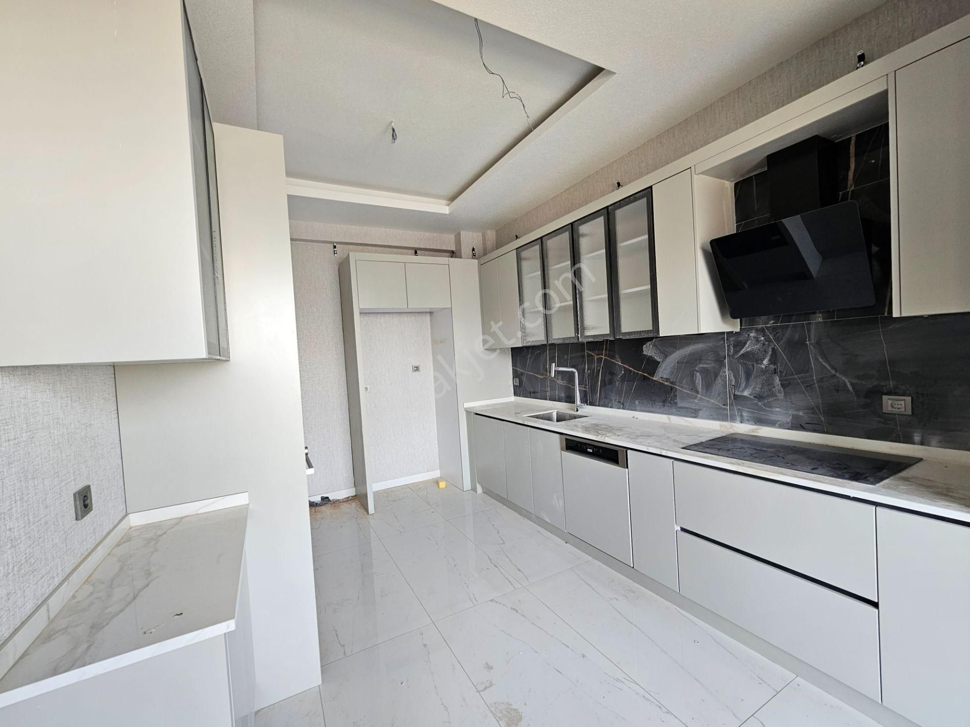 Beyhekim Caddesinde Akıllı Ev Sistemli 4+1 Fırsat Ultra Lüx Daire - Görsel 11