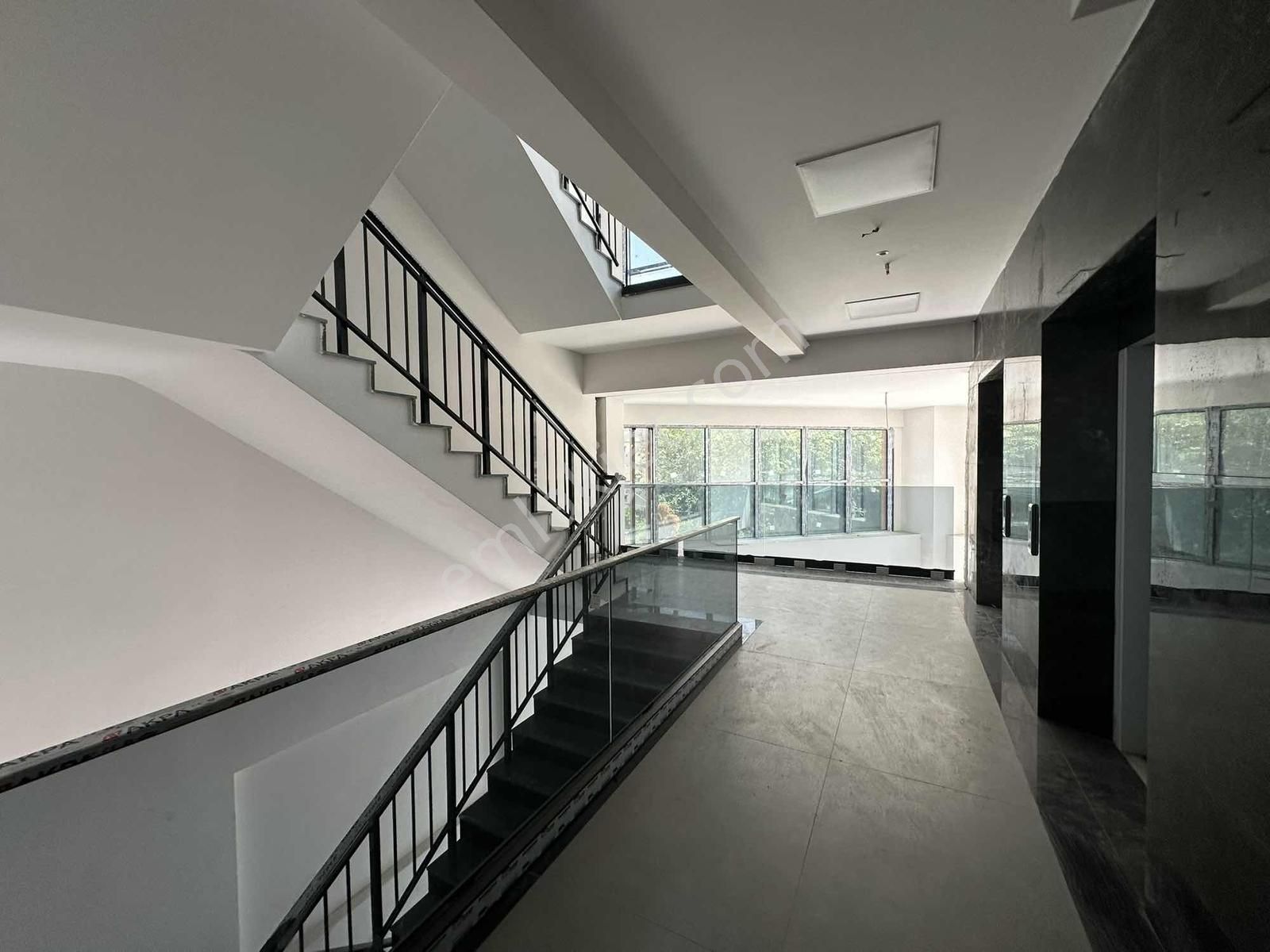 Lookhause Atabulvarı Üzerinde Yüksek Kira Getirili 1+0 Ofis - Görsel 12