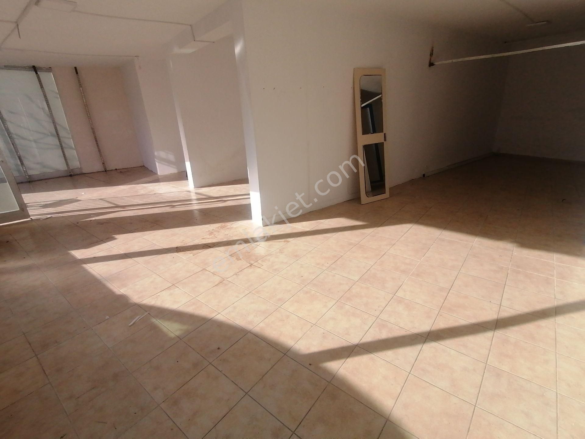 Pendik Esenyalıda İskanlı Satılık Krediye Uygun 60m2 Dükkan - Görsel 2