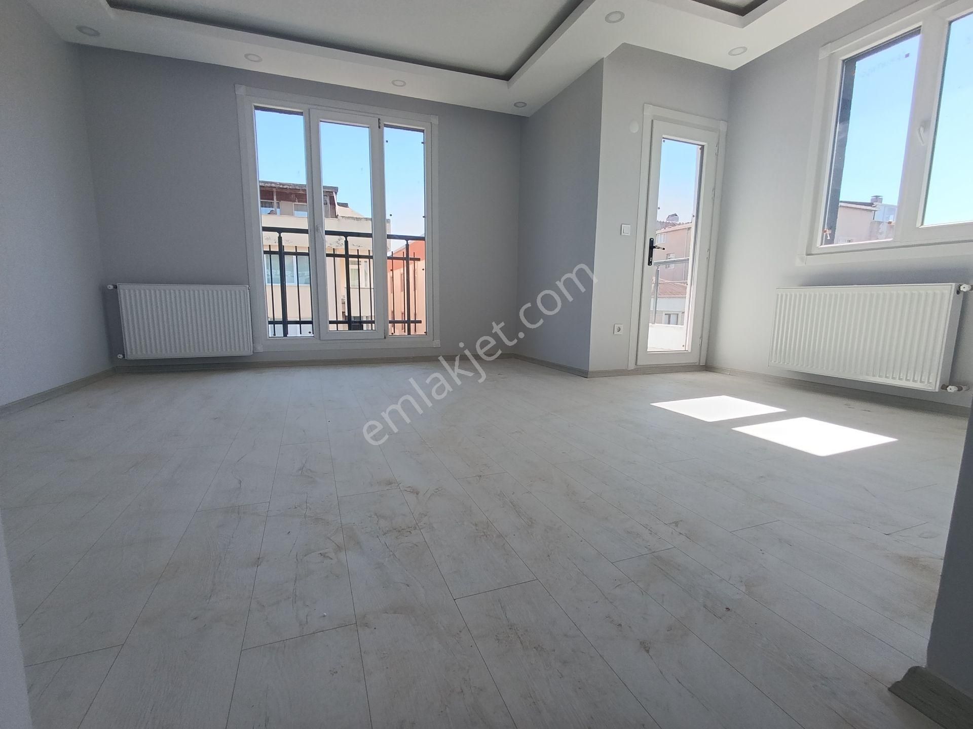 Pendik Güzelyalıda E-5 Altı Yol Üstü Satılık 4+2 Asansör Otoparklı Lüks Dubles