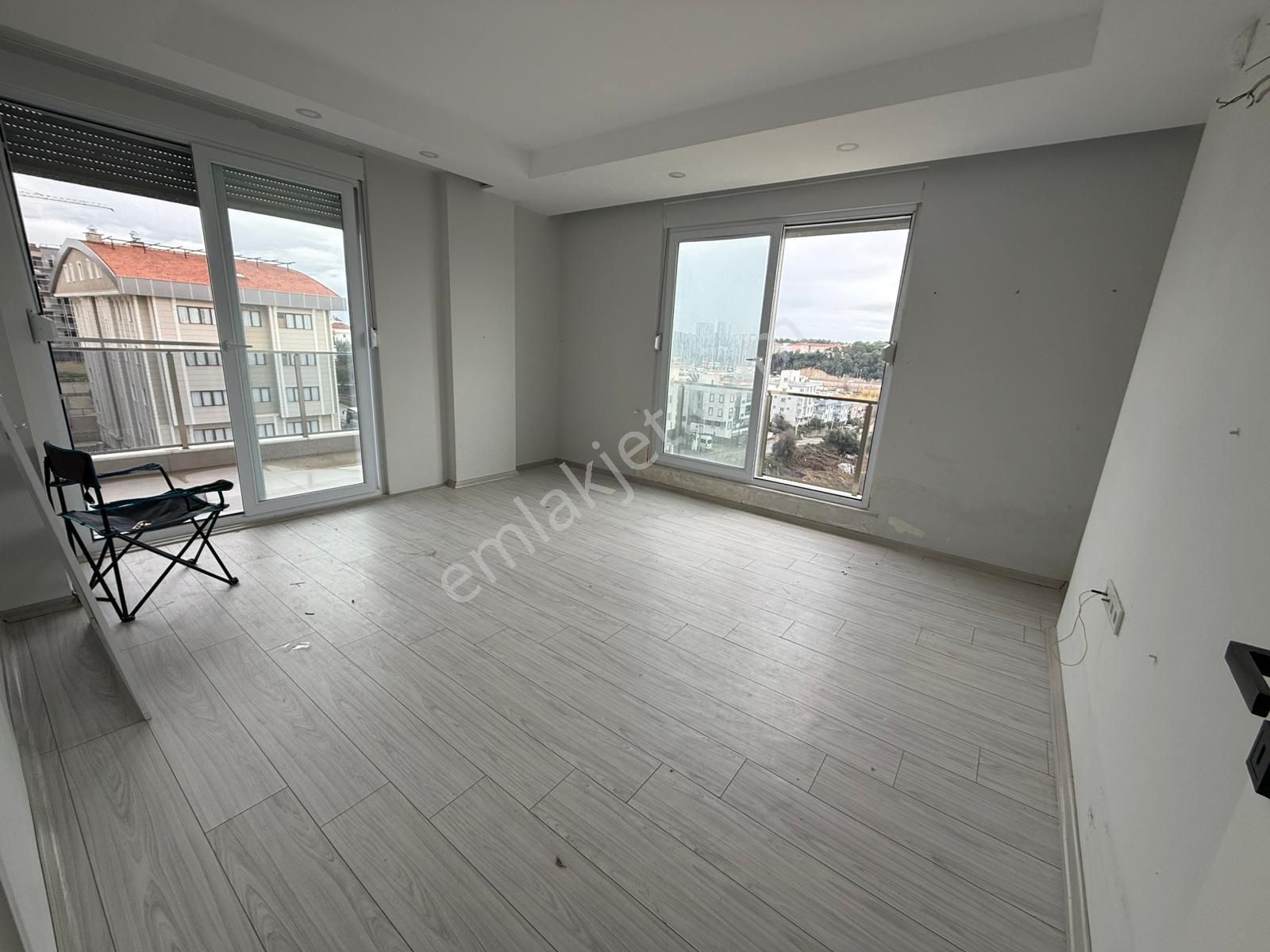 Aksu Mah. 2+1 Herşeyi Ayrı Manzaralı Geniş Kiralık Daire