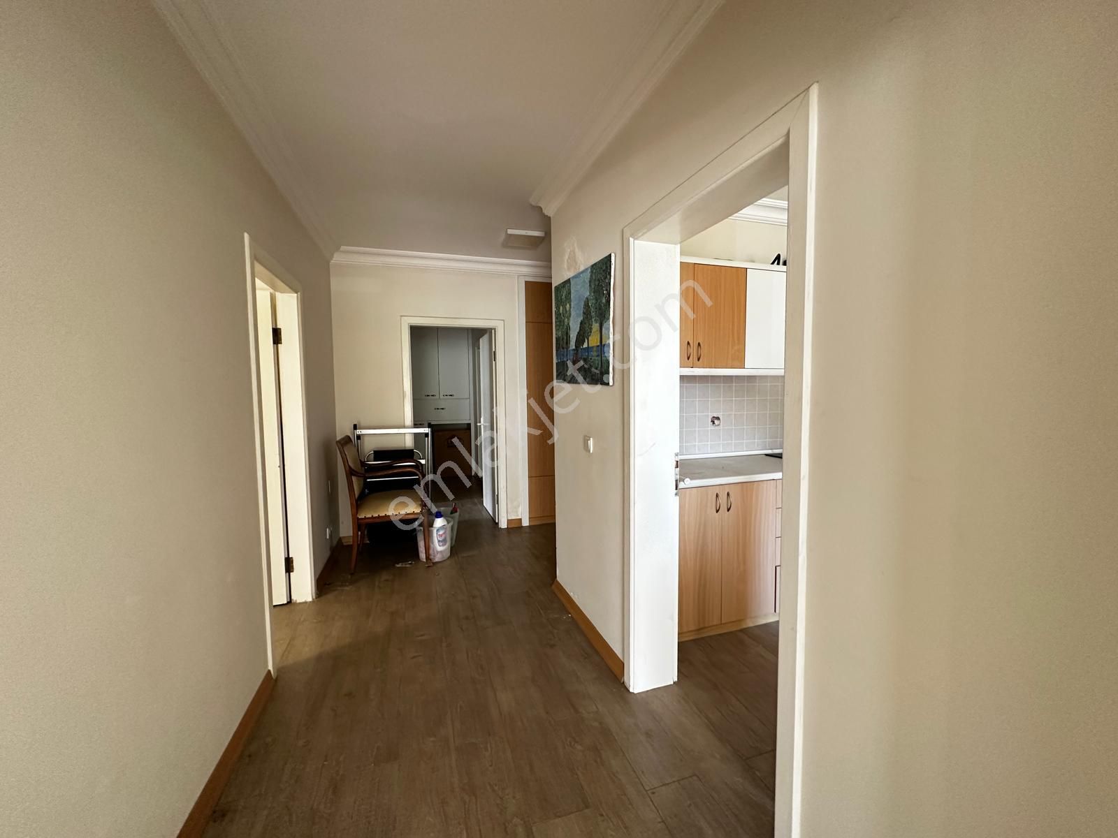 Kuşadası Marinada Denize İlk Sıra 24 Saat Güvenlikli Havuzlu Sitede - Görsel 12