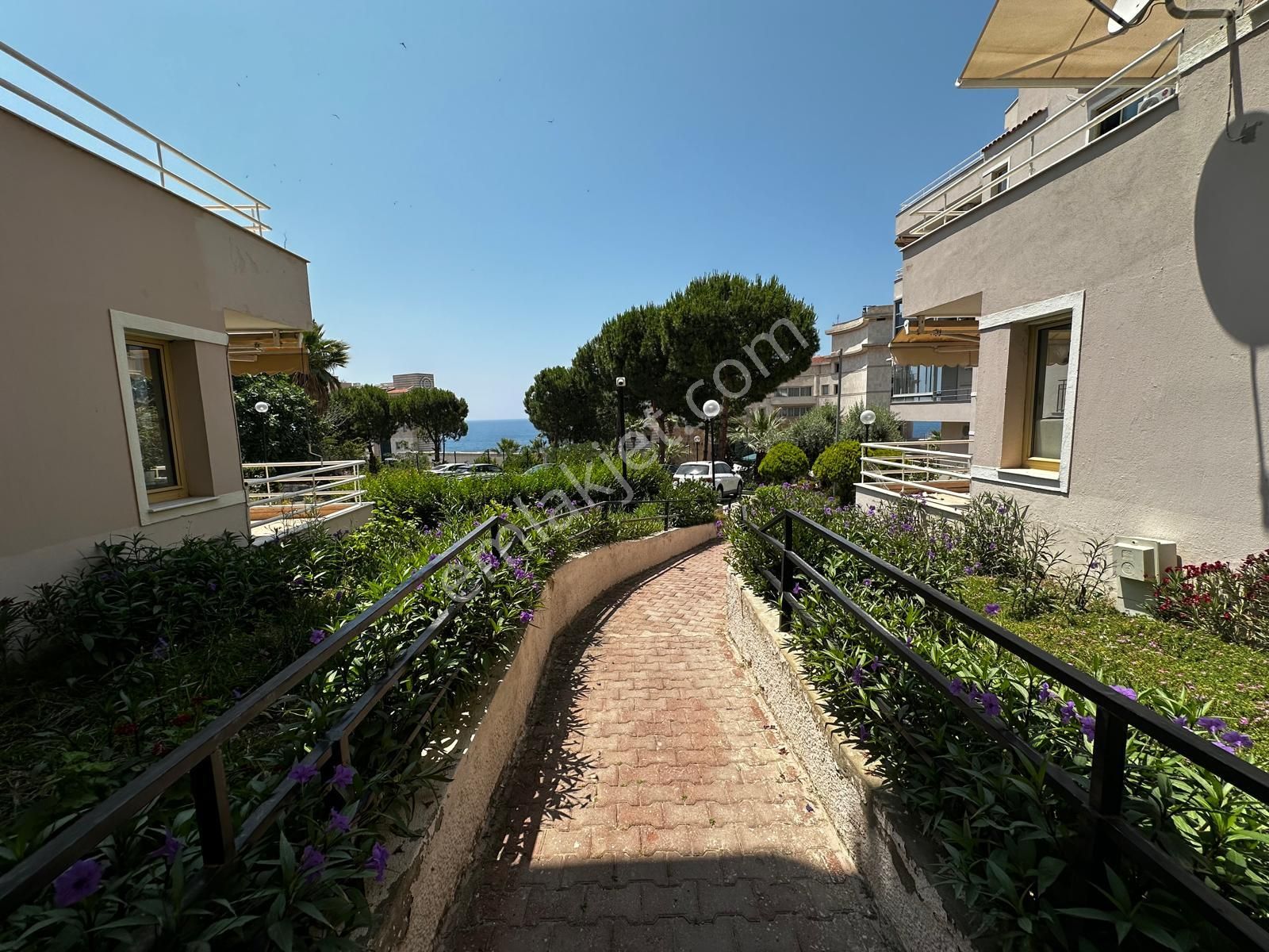 Kuşadası Marinada Denize İlk Sıra 24 Saat Güvenlikli Havuzlu Sitede - Görsel 19