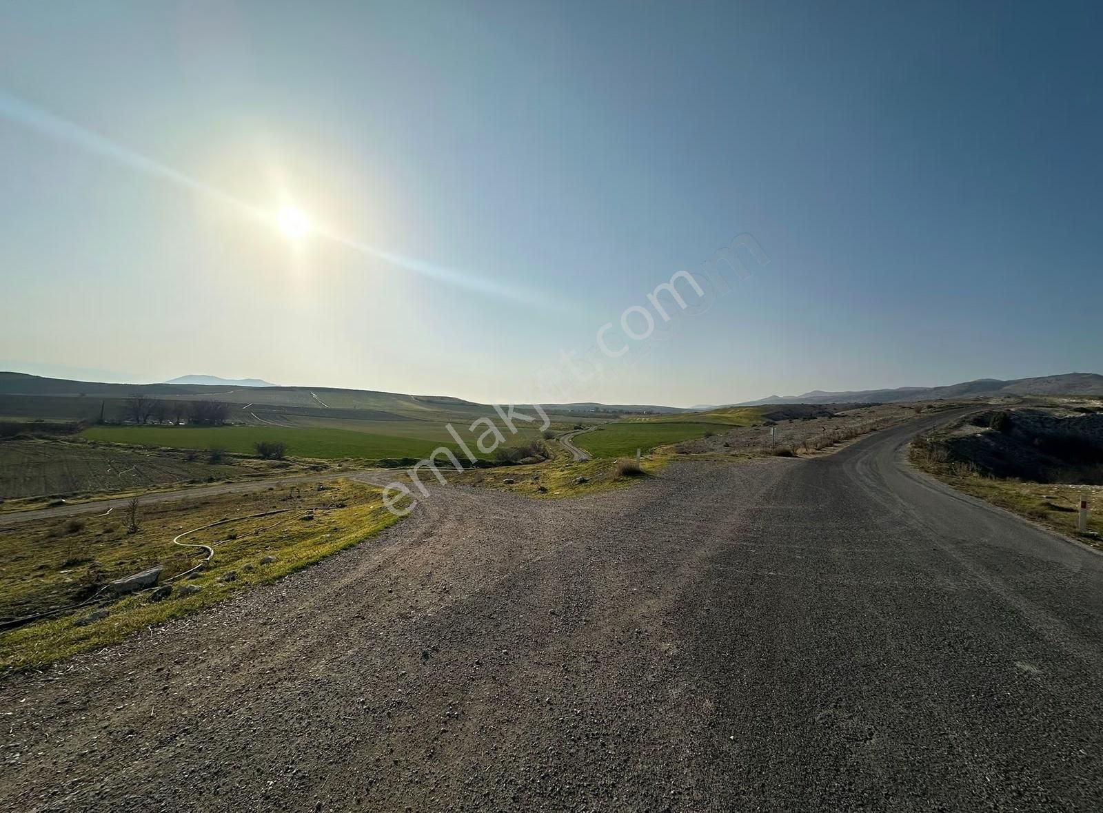 Beypazarı Kuyucak'ta Su Kuyulu Yol Cepheli Satılık Tarla