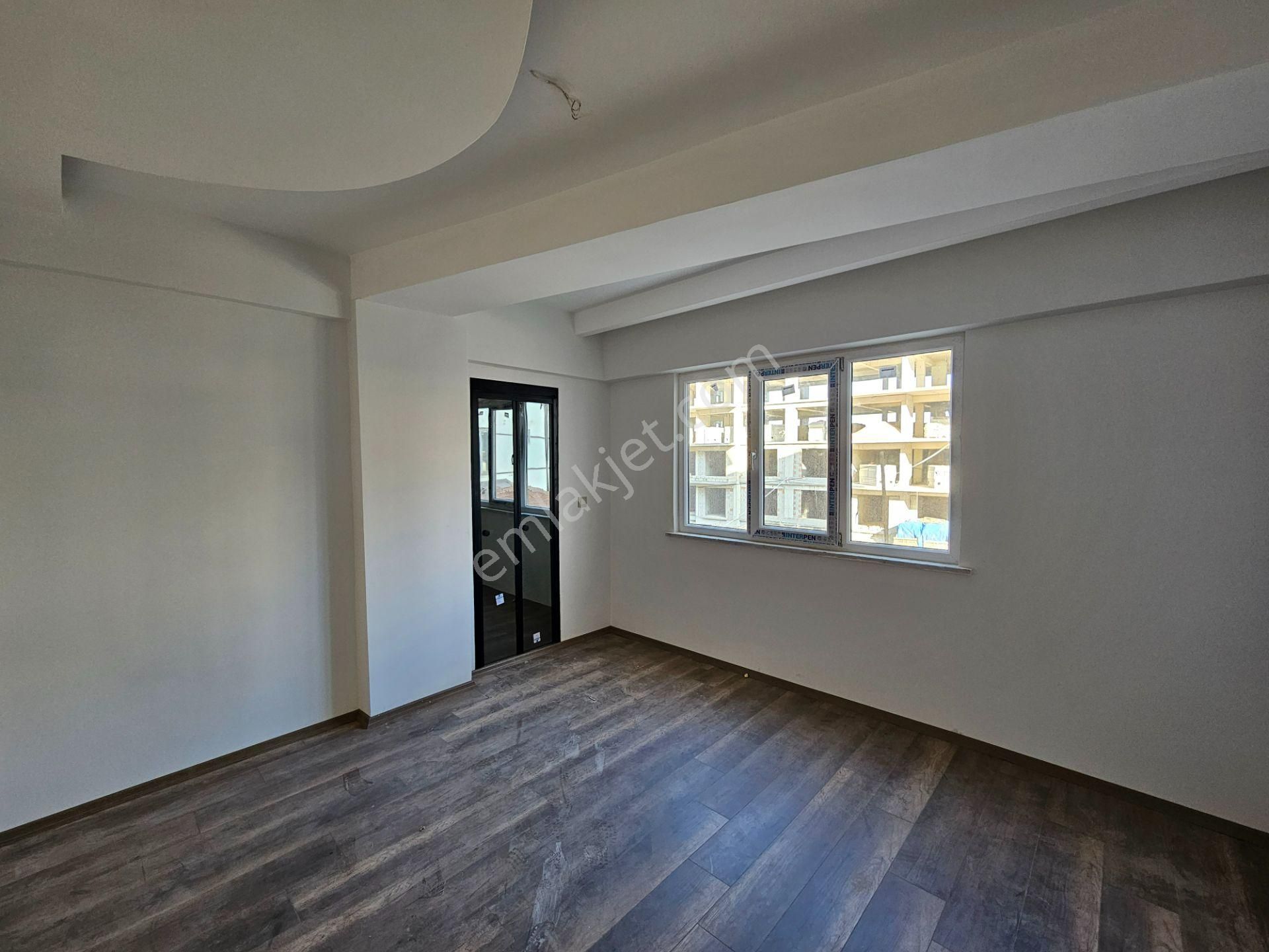 Emirgazi Mahallesinde Cadde Üzeri 3+1 Satılık Lüx Sıfır Fırsat Site İçi Daire - Görsel 5