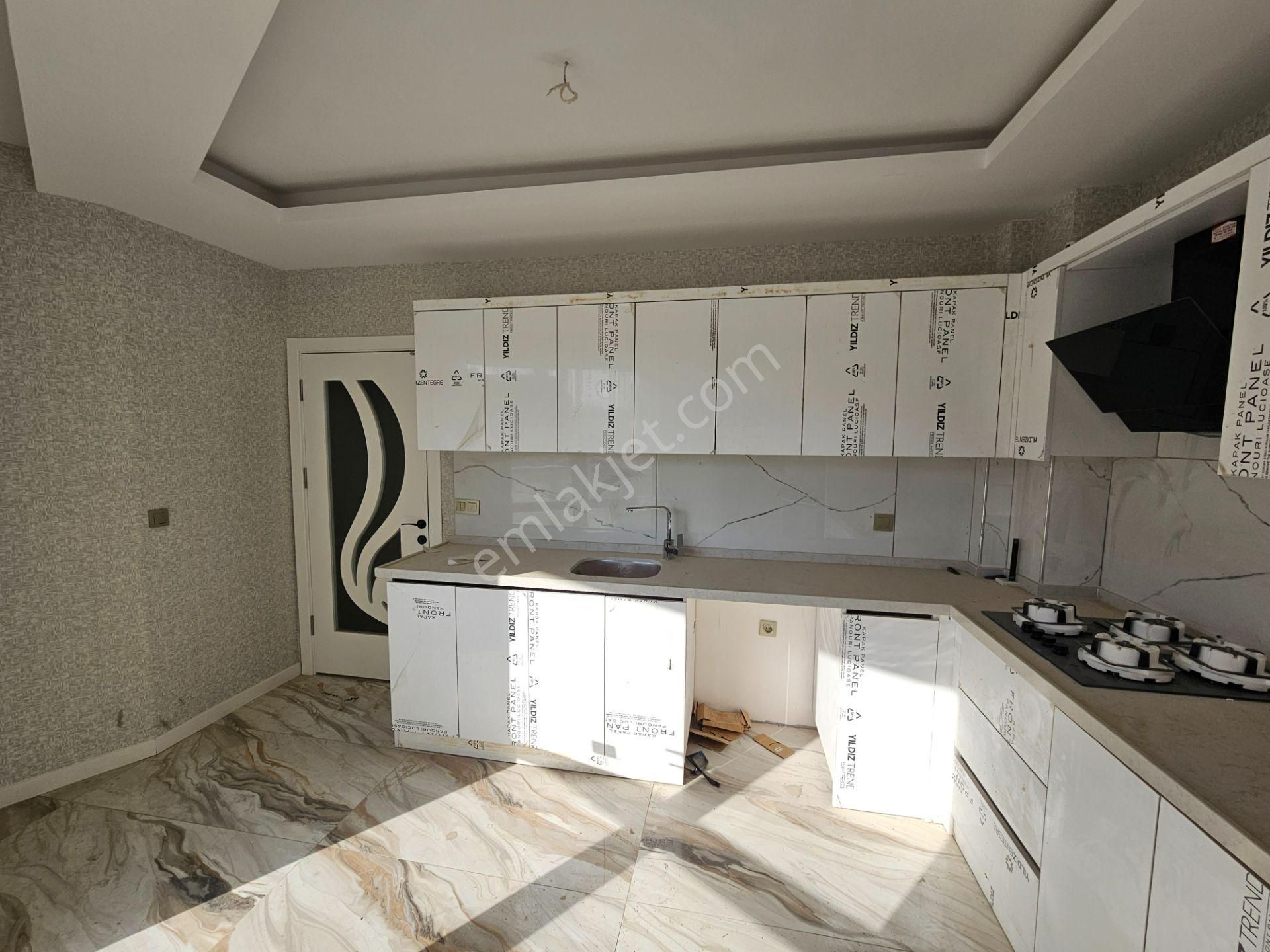 Emirgazi Mahallesinde Cadde Üzeri 3+1 Satılık Lüx Sıfır Fırsat Site İçi Daire - Görsel 12