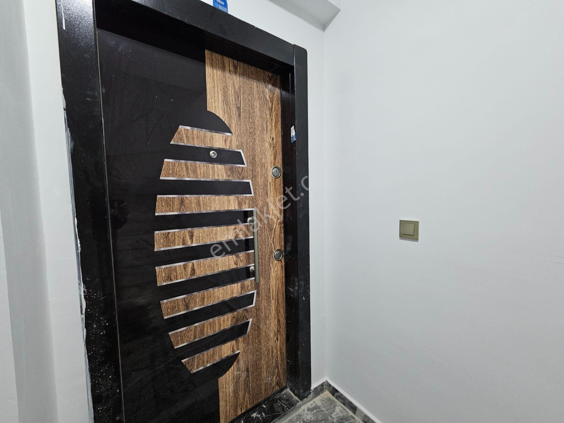 Emirgazi Mahallesinde Cadde Üzeri 3+1 Satılık Lüx Sıfır Fırsat Site İçi Daire - Görsel 35