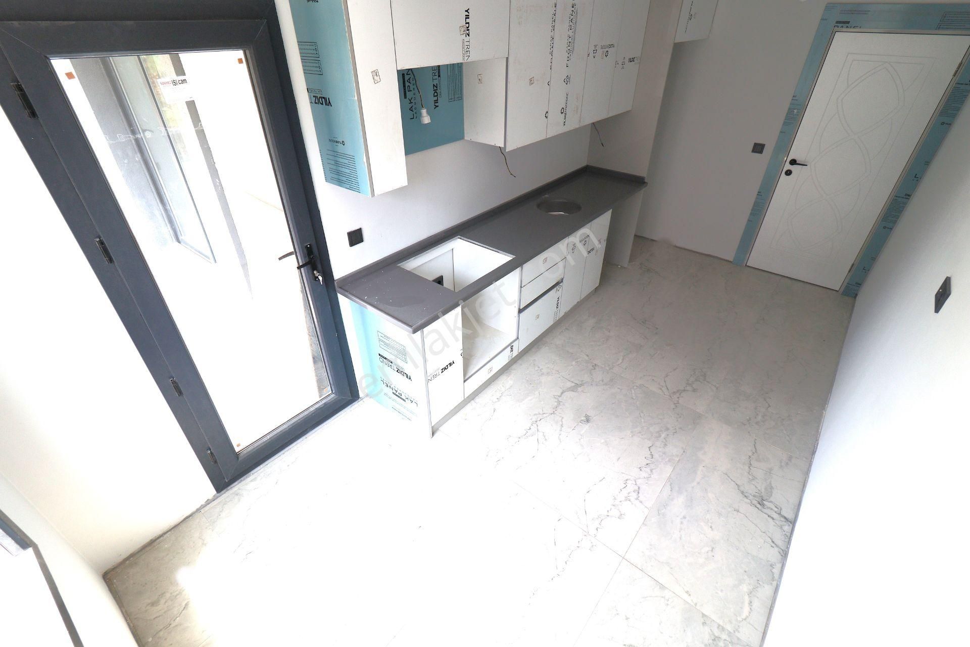 Akçay Merkez Kordon'da Aygül'den Kat Ve Cephe Seçenekleriyle Sıfır Denize Yakın 2+1 Satılık Daireler - Görsel 2