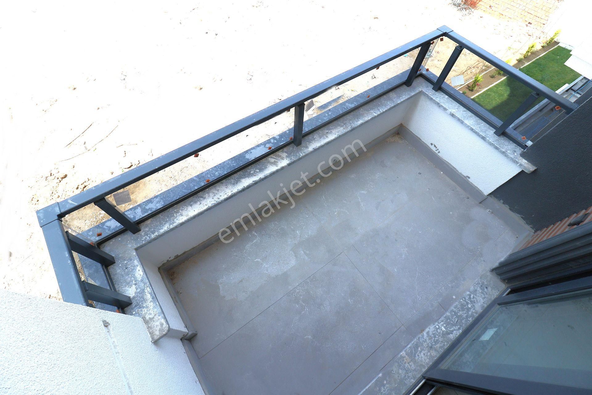 Akçay Merkez Kordon'da Aygül'den Kat Ve Cephe Seçenekleriyle Sıfır Denize Yakın 2+1 Satılık Daireler - Görsel 18