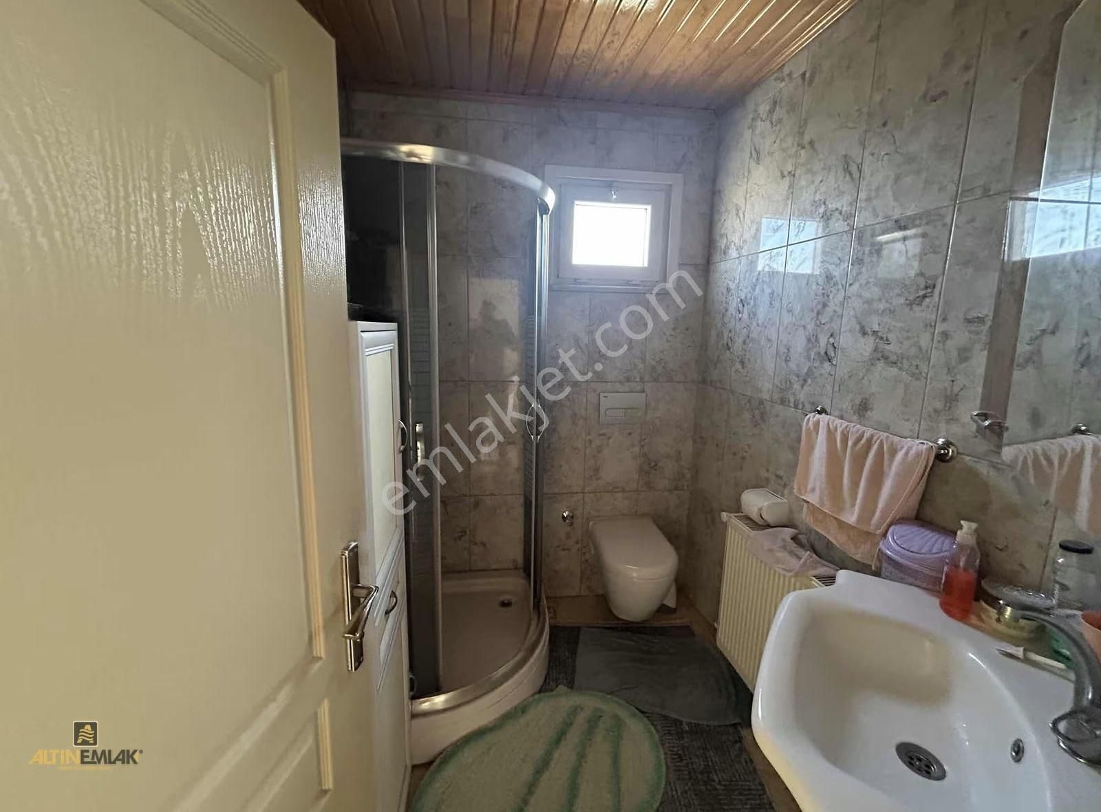 Trabzonda Satılık İki Katlı Müstakil Ev Ve Arsası(takasa Uygun) - Görsel 3