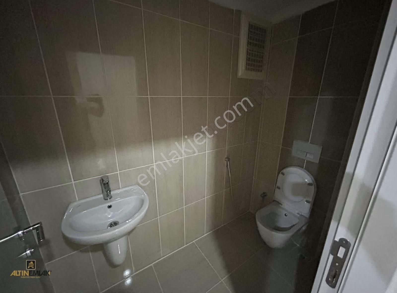 Altın Emlak Trabzon Kaşüstünde Eşyalı Kiralık 3+1 Daire - Görsel 11