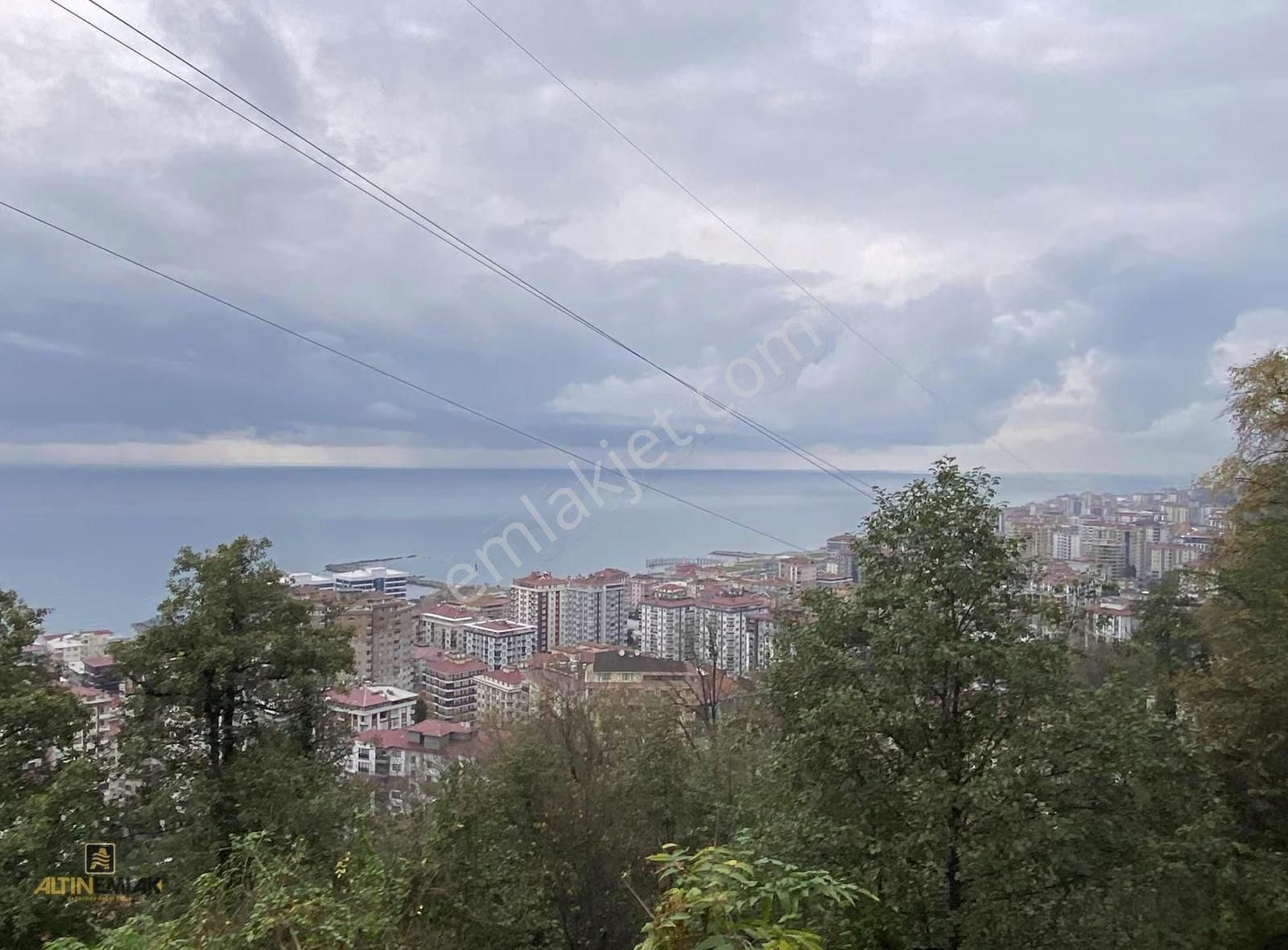 Altın Emlak Rize Merkezi Konumda Deniz Manzaralı Yatırımlık Arsa