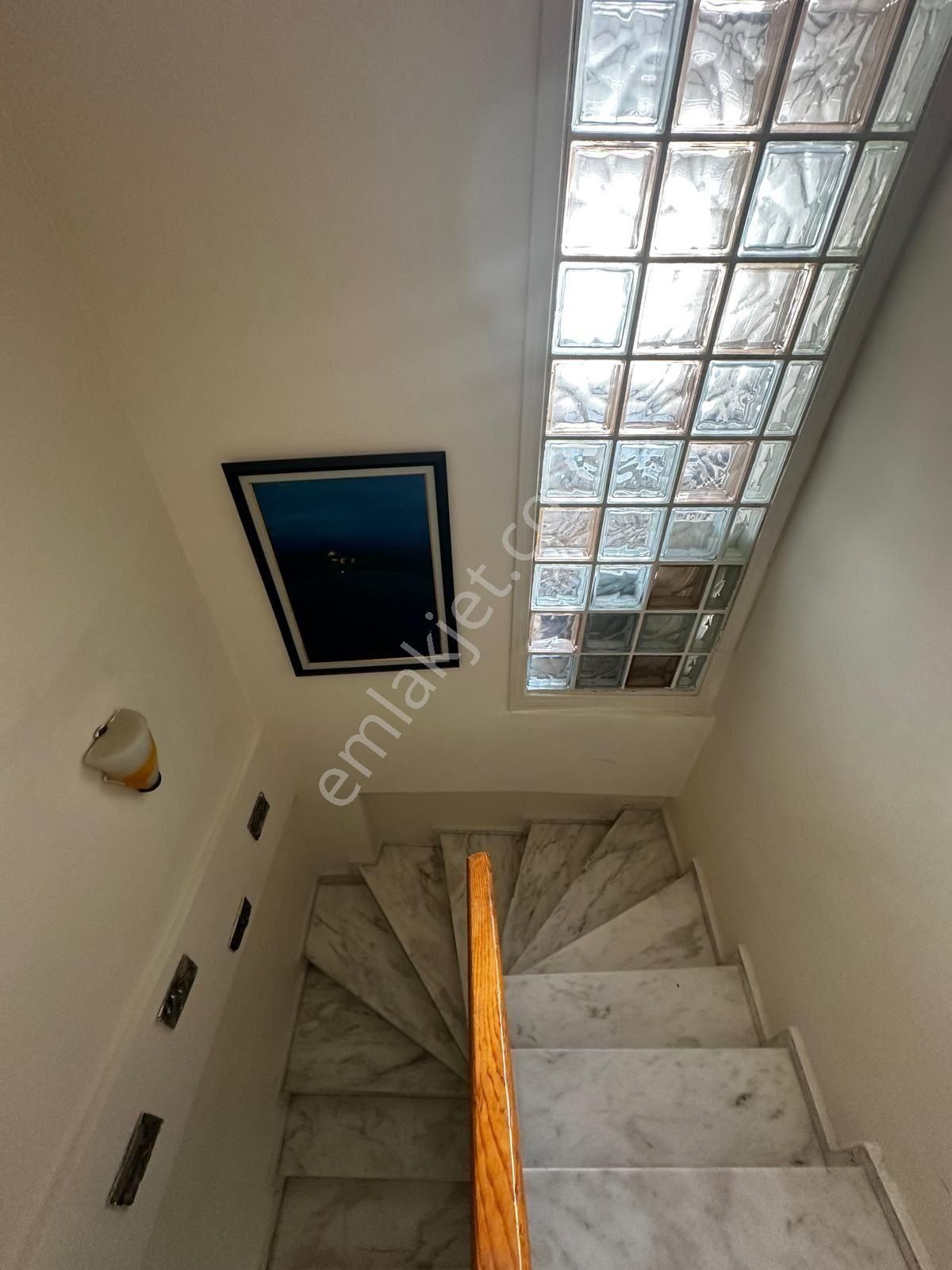 Kuşadası Marinada Deniz Manzaralı 3+1 Çatı Dubleks - Görsel 17