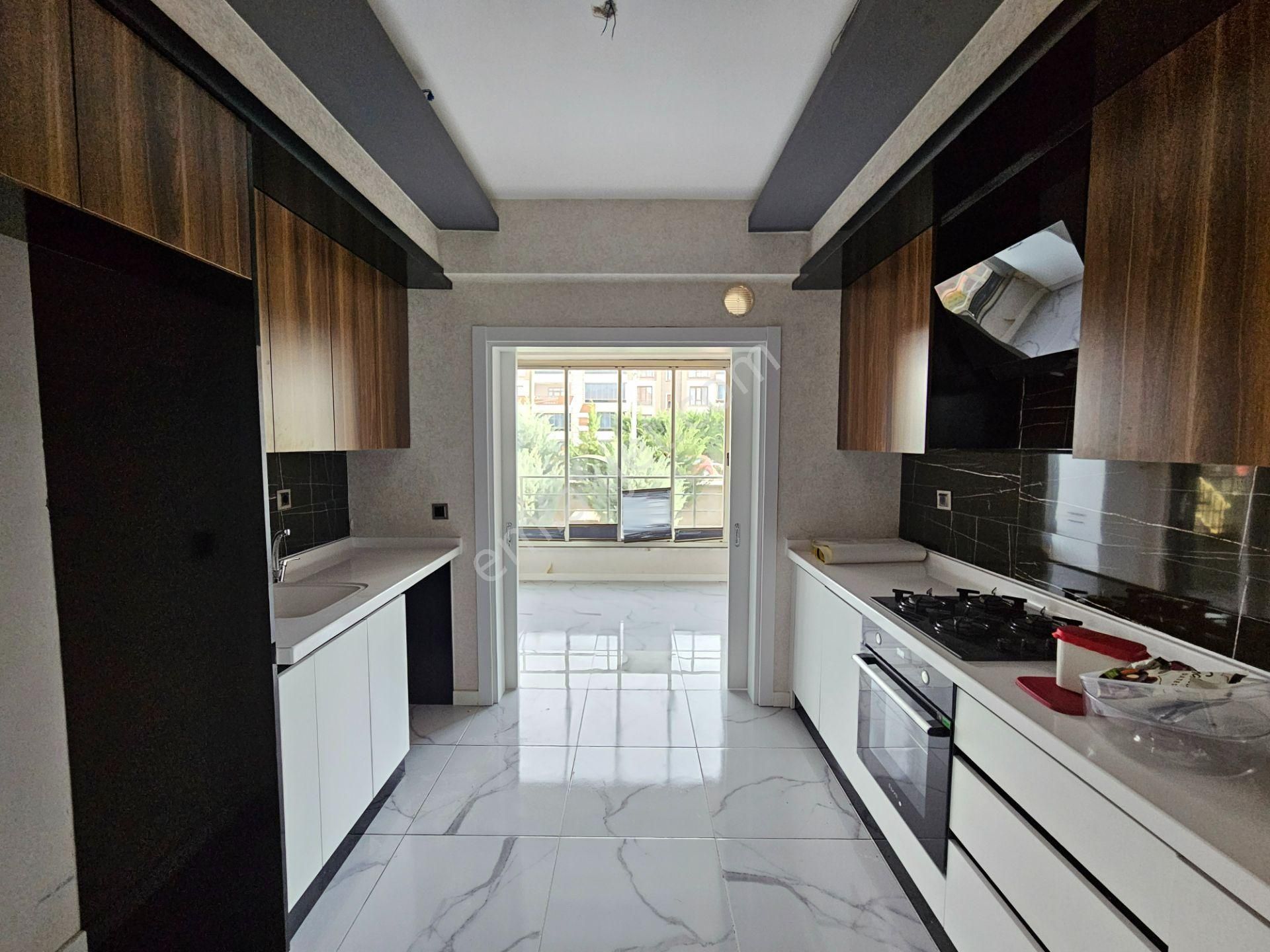 Buhara Mahallesi Hat Caddesinde Site İçerisinde 3+1 Satılık Lüx Sıfır Daire