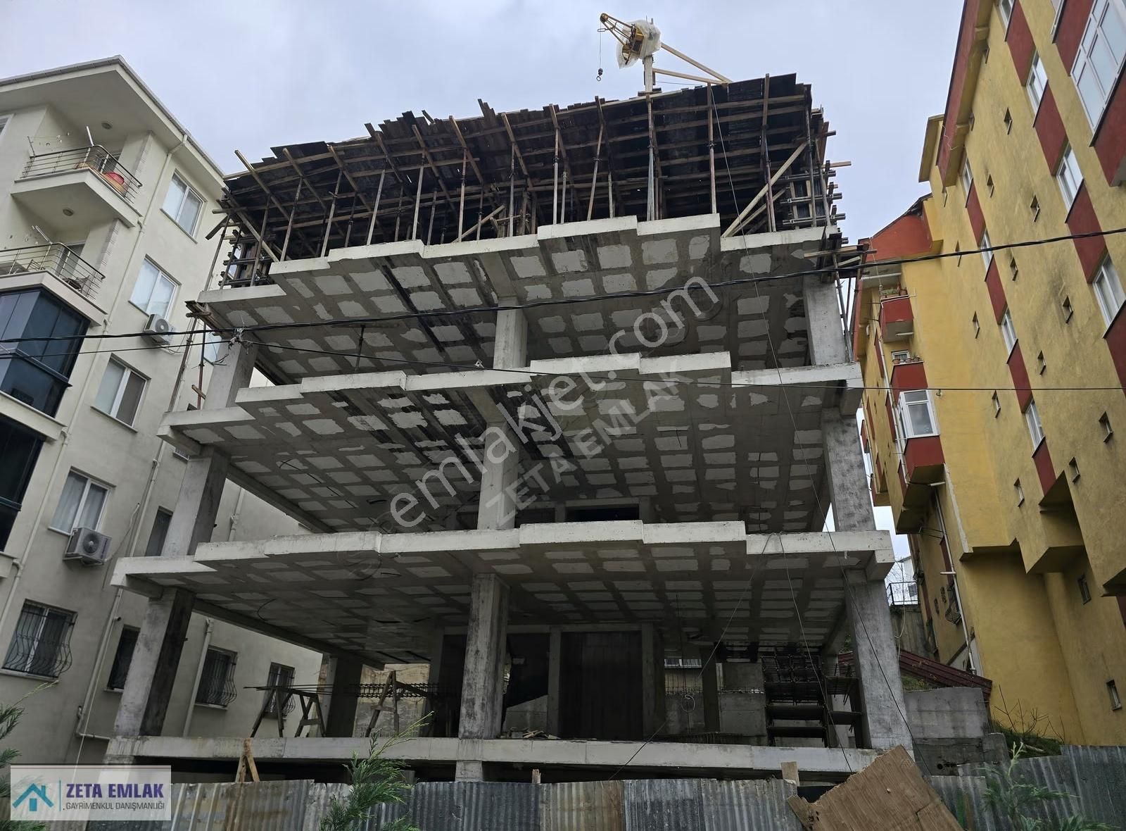 Pendik Orhangazi Mahallesin^de Projeden Satılık 1+1 Daireler