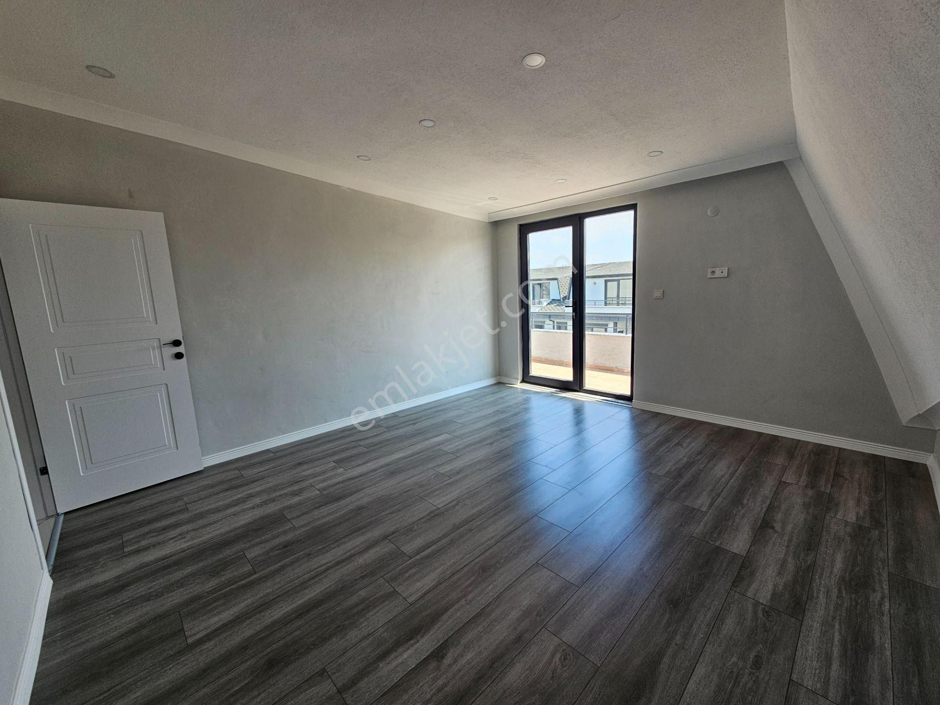 Deniz'den Kocaali Sakarya'da 4+1 Ön Cephe, Bahçeli, Denize Yürüme Mesafesinde Villa - Görsel 34