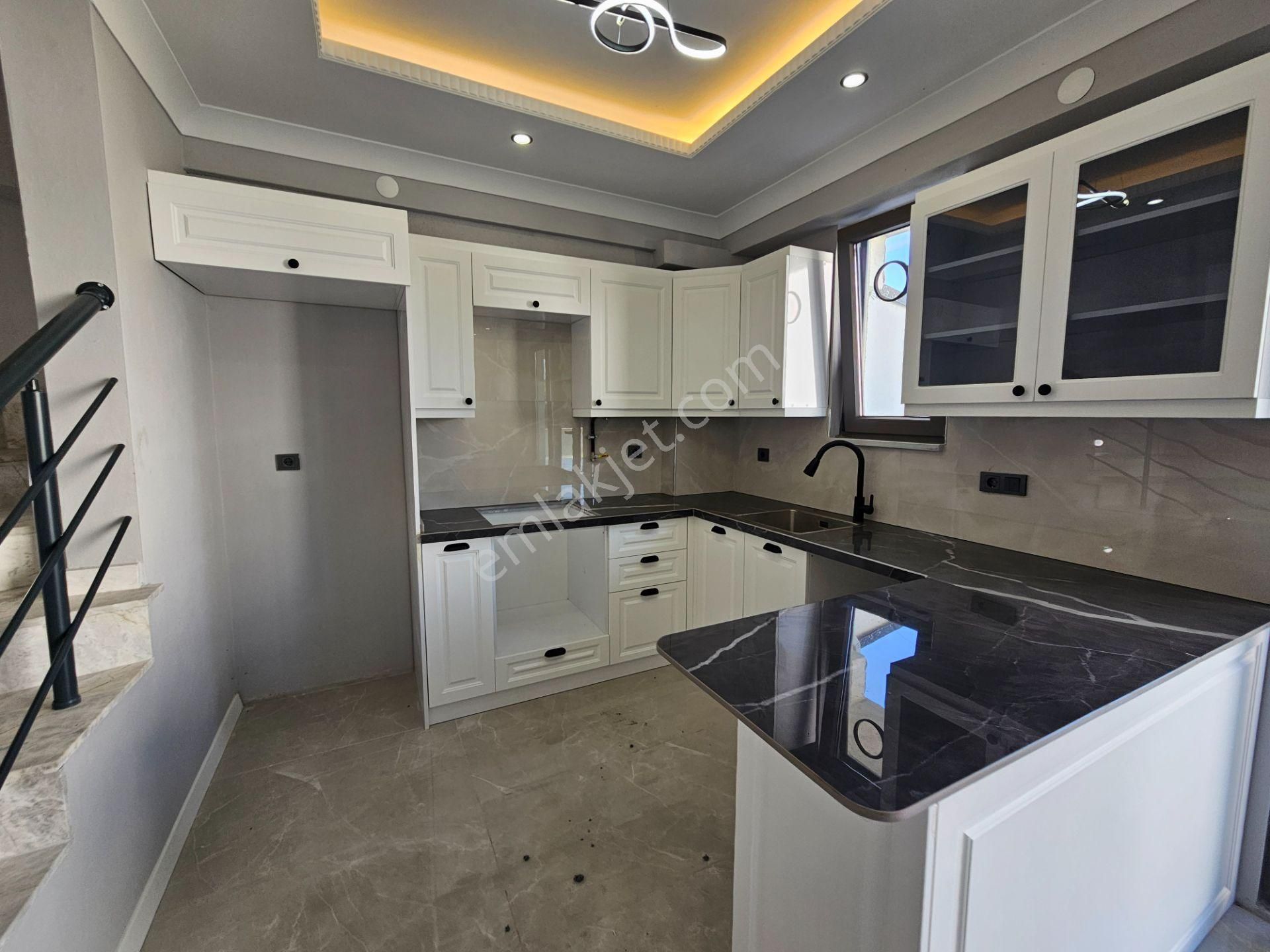 Deniz'dedn Kocaali Sakarya'da 4+1 Yerden Isıtmalı , Bahçeli , Denize Yürüme Mesafesinde Villa - Görsel 18