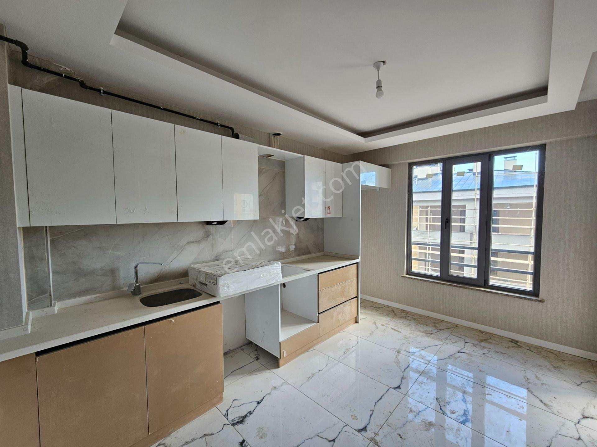 Şeker Mahallesinde Beyşehir Caddesine Oldukça Yakın Satılık 3+1 Lüx Sıfır Daire ‍