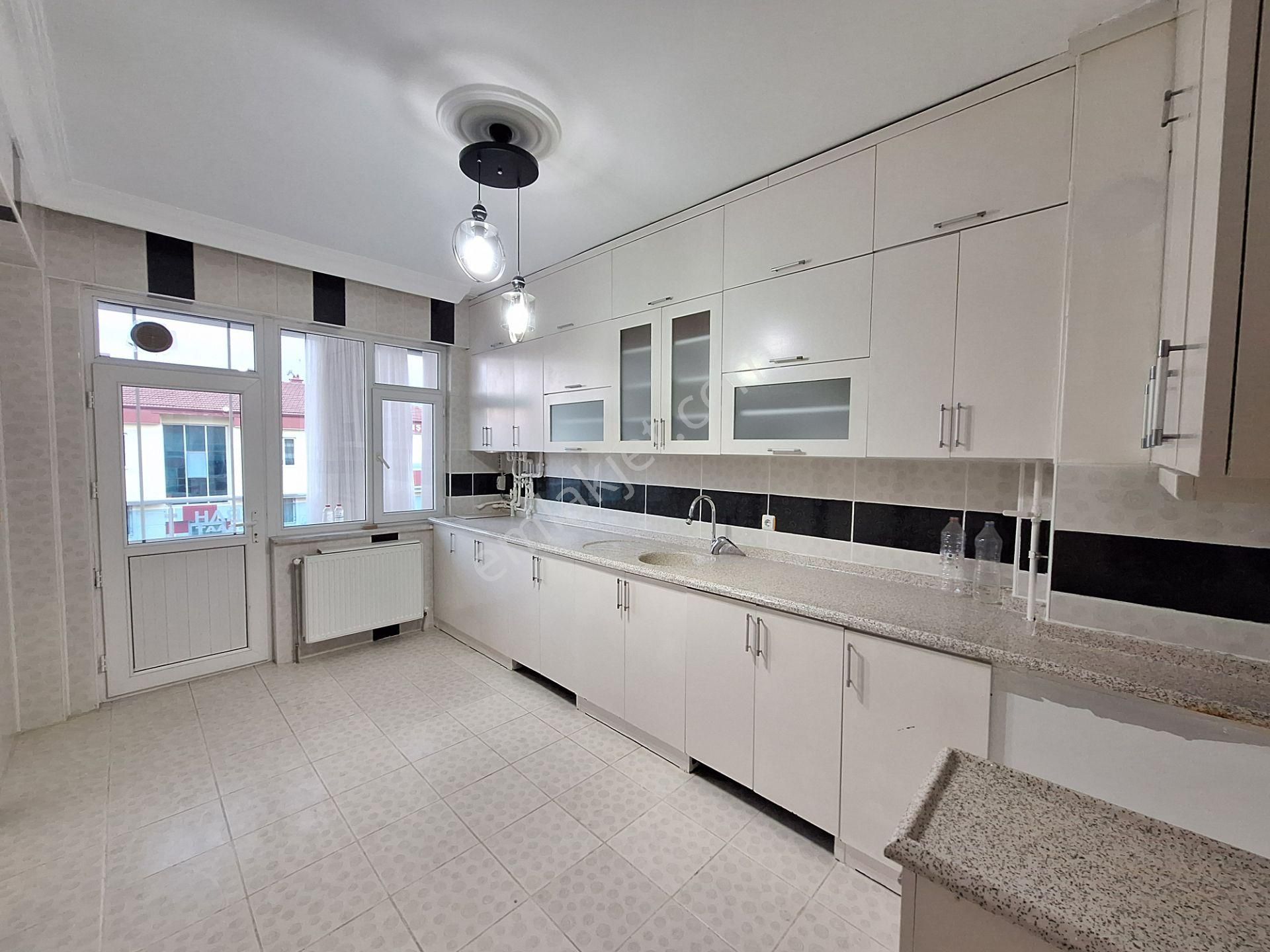 Erenköy Mahallesi Yeni Sille Caddesi Yakını 3+1 Satılık Geniş Fırsat Daire