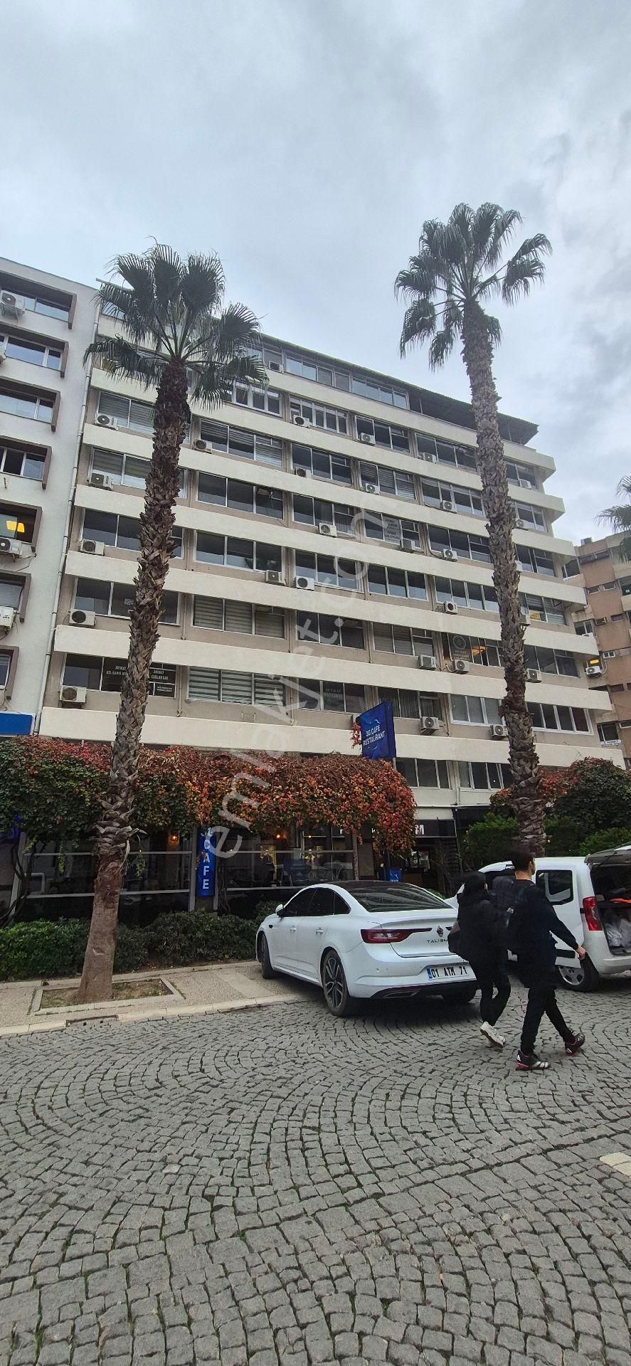 İzmir Konak Cumhuriyet İş Hanı Satılık Ofis