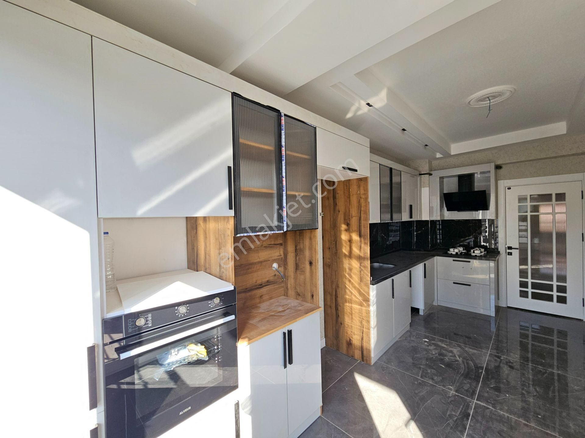 Aydınlıkevler Mahallesinde Diyanet Yurdu Yakını 2+1 Satılık Lüx Sıfır Fırsat Daireler