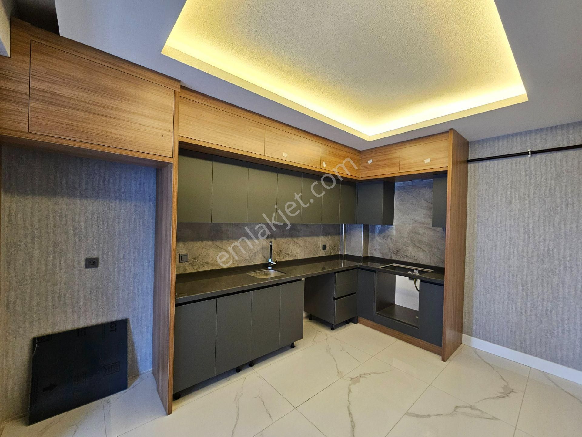 Mete Konaklarına Oldukça Yakın Satılık Site İçerisinde 2+1 Fırsat Lüx Sıfır Geniş Daire