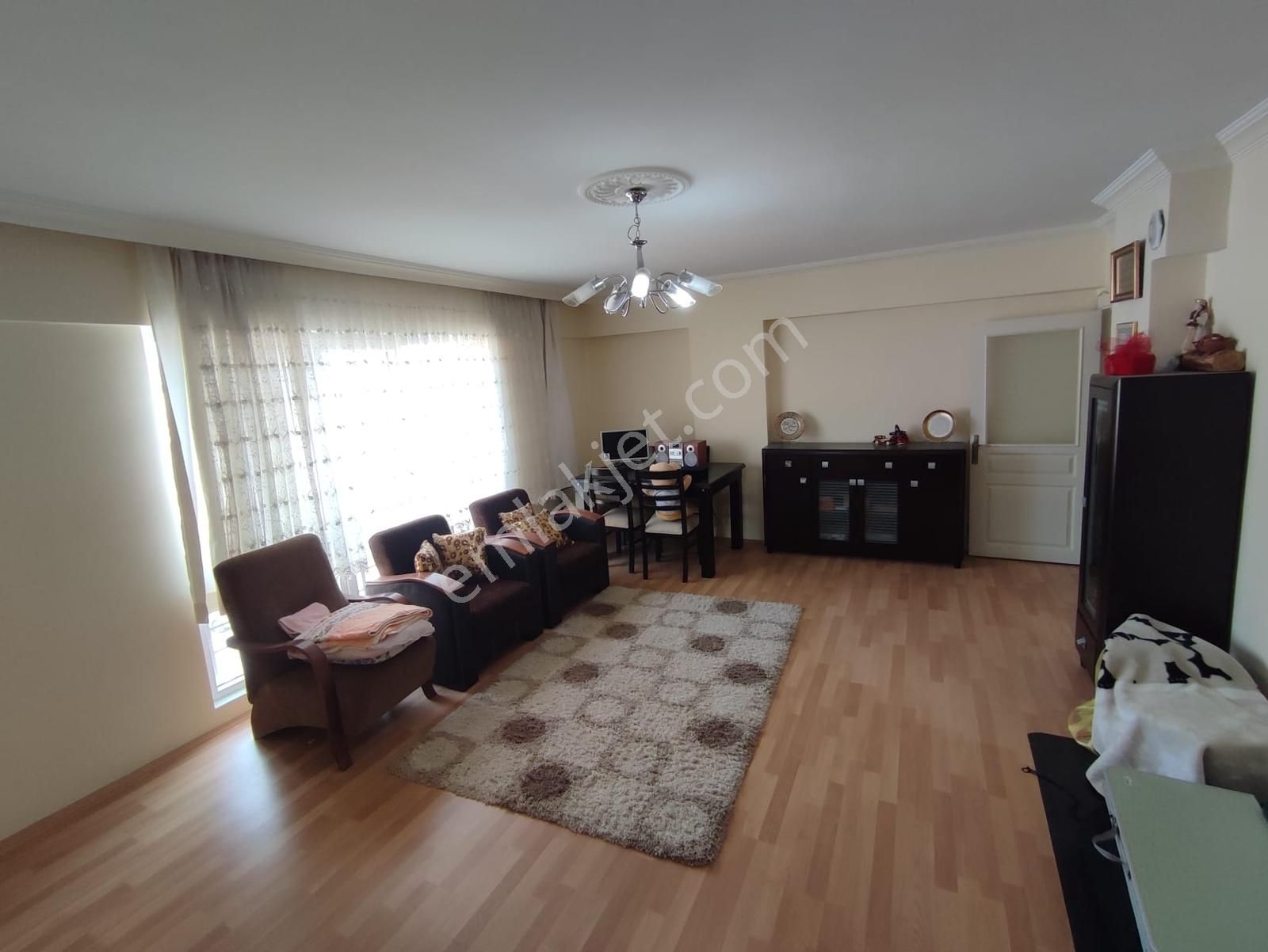 Oğuzlar'dan Menderes Mahallesinde Katta Geniş 3+1 Daire - Görsel 4