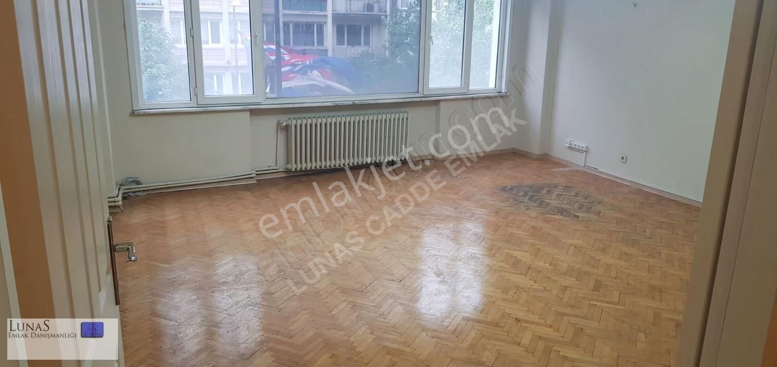 Halaskargazi Caddesi'nde Çeşitli İş Kolları İçin 2. Katta Daire - Görsel 24